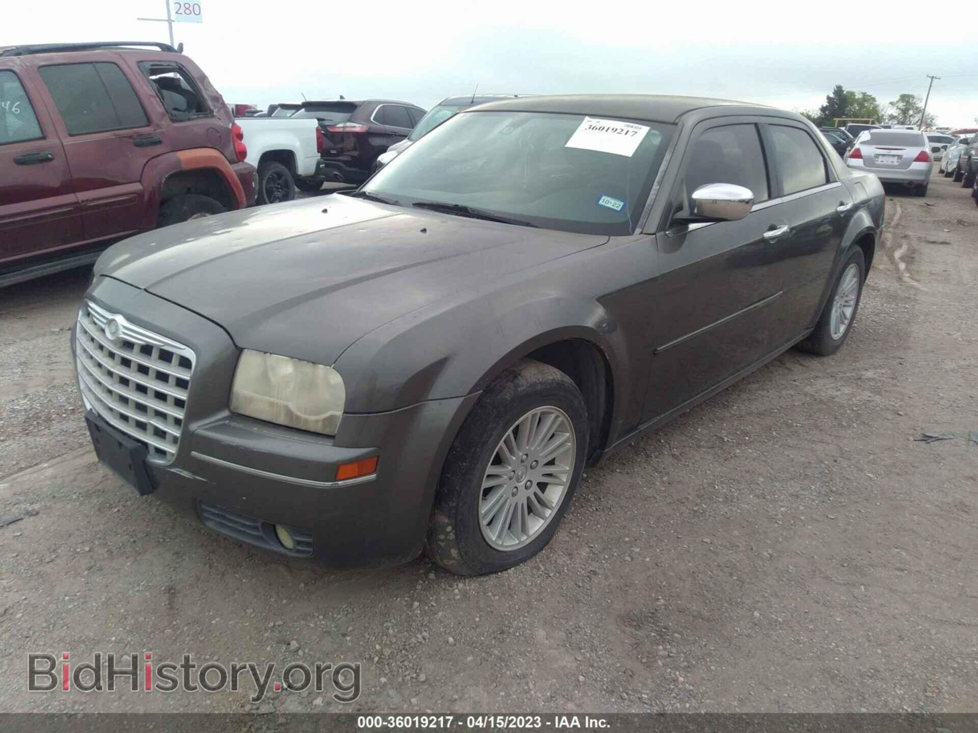 2010 CHRYSLER 300 - VIN: 2C3CA4CD6AH206120 - Фото 2