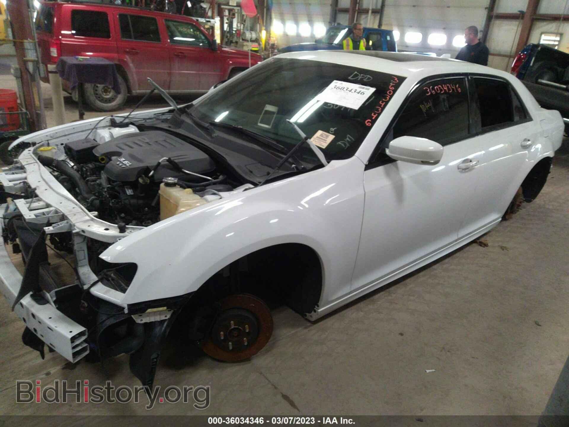 2016 CHRYSLER 300 - VIN: 2C3CCAGG0GH283099 - Фото 2