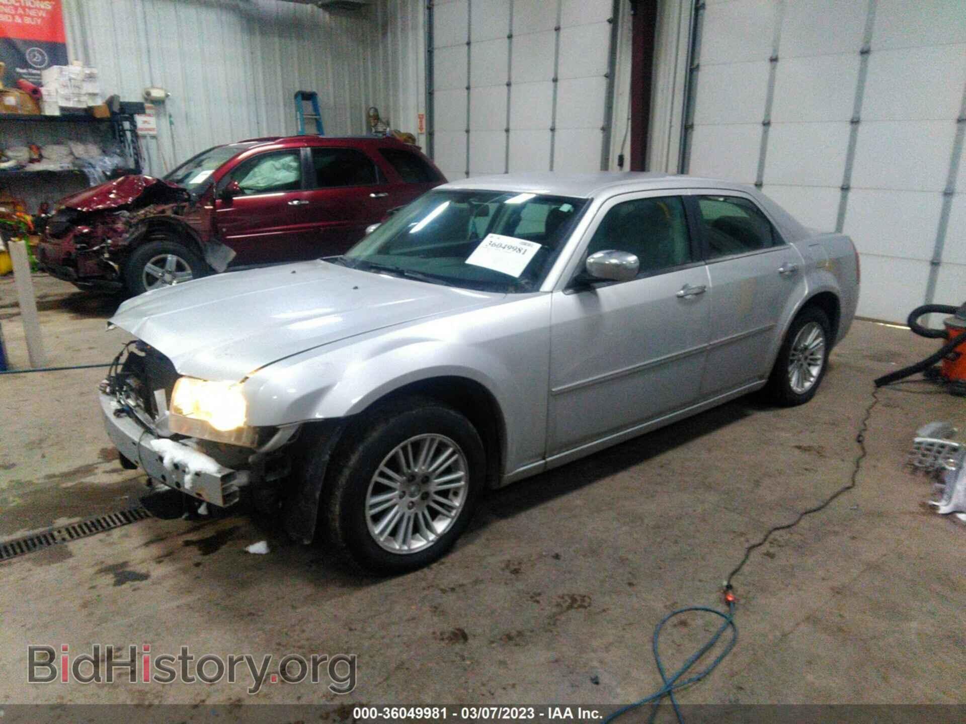 2010 CHRYSLER 300 - VIN: 2C3CA5CV7AH101116 - Фото 2
