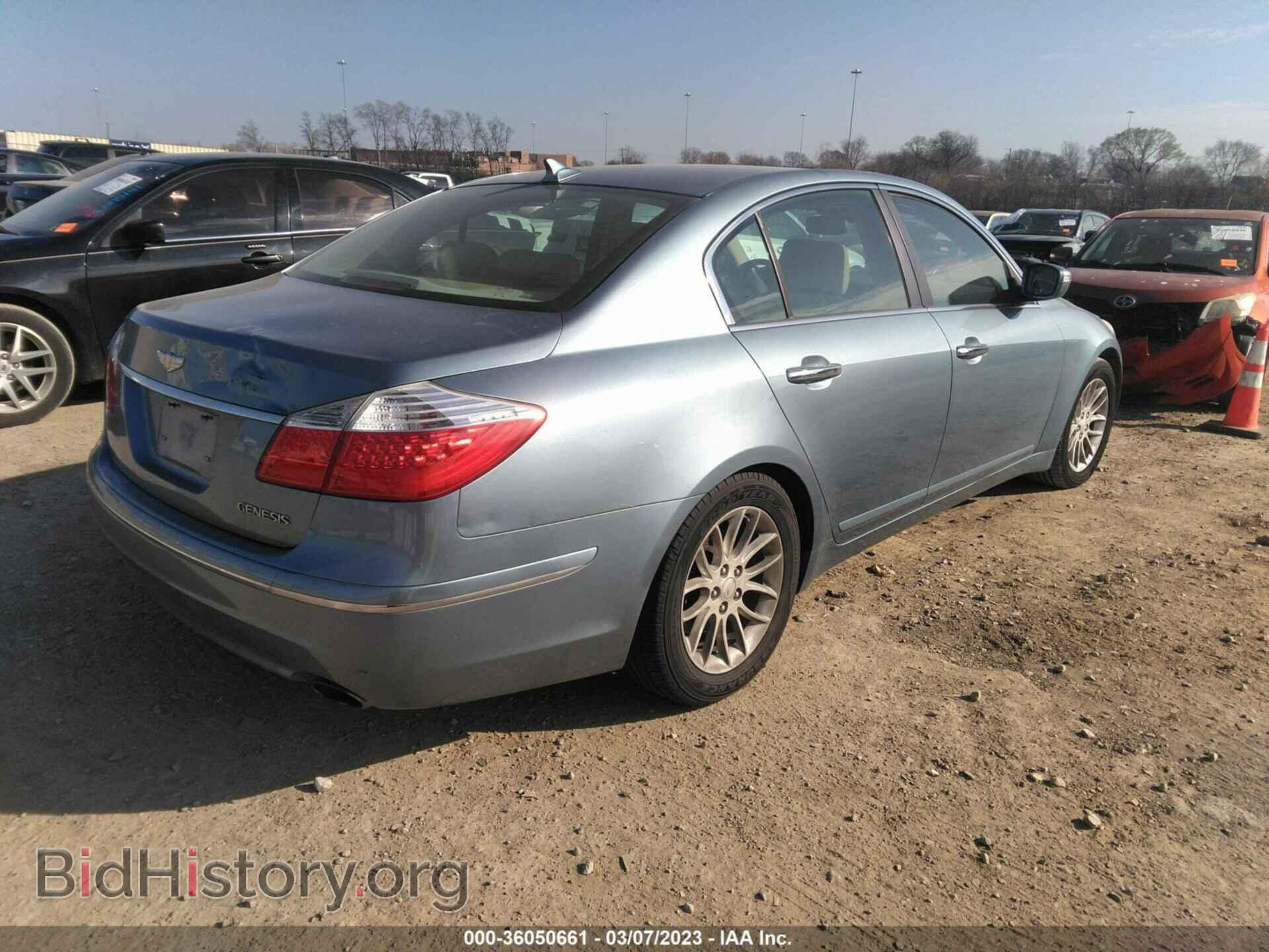 2011 HYUNDAI GENESIS - VIN: KMHGC4DE5BU123772 - Фото 4