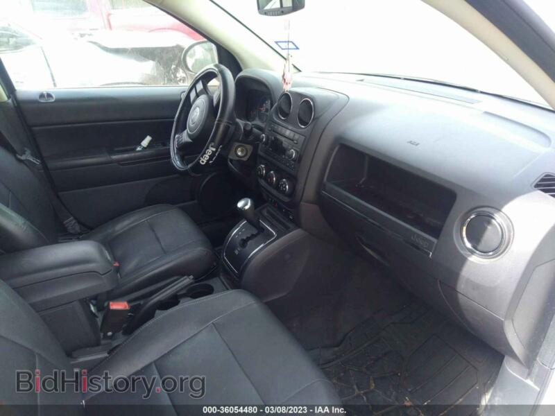 2012 Jeep COMPASS (VIN 1C4NJCEB6CD715960) — photo 5 of 10