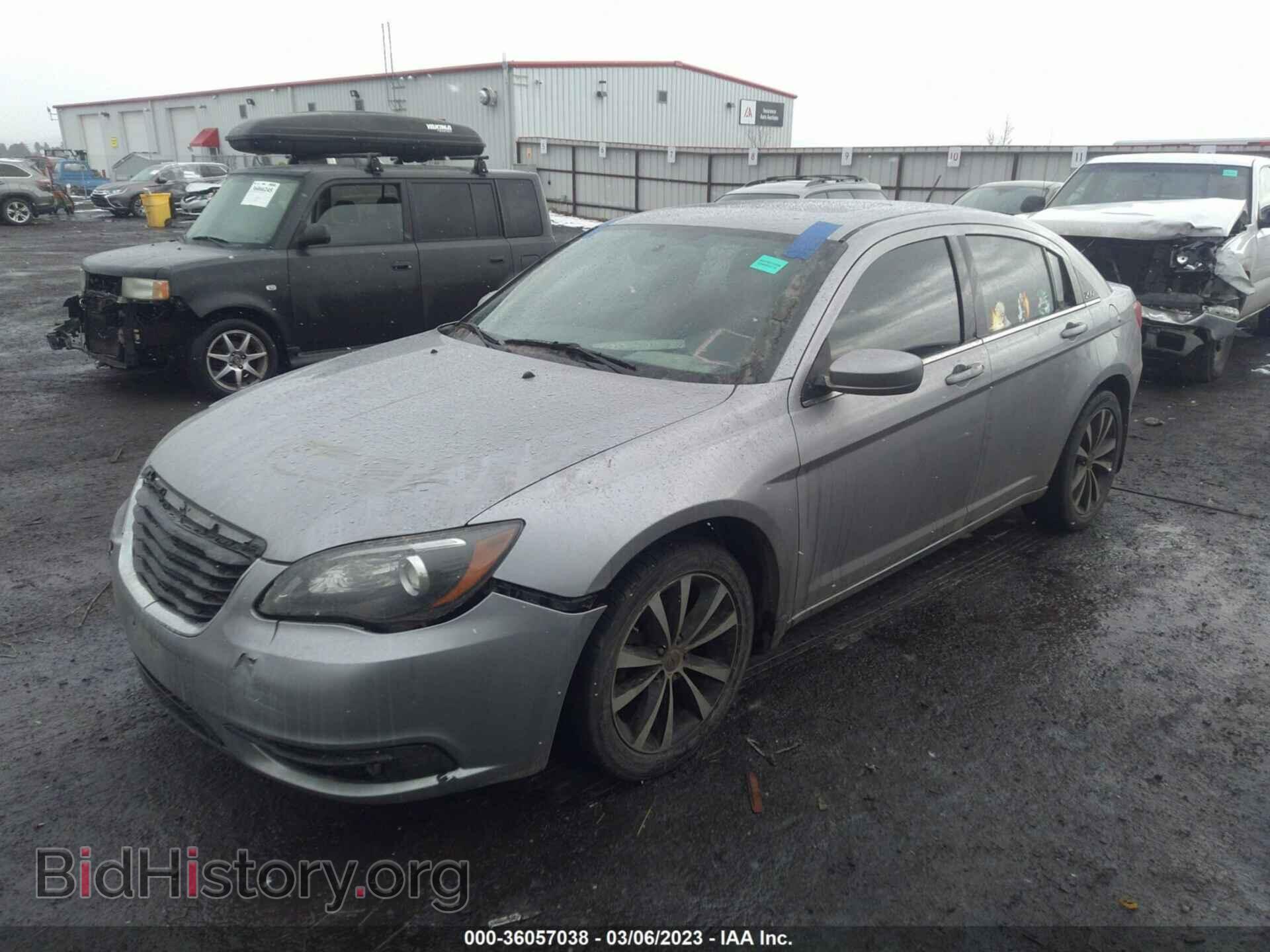 2013 CHRYSLER 200 - VIN: 1C3CCBBBXDN514062 - Фото 2