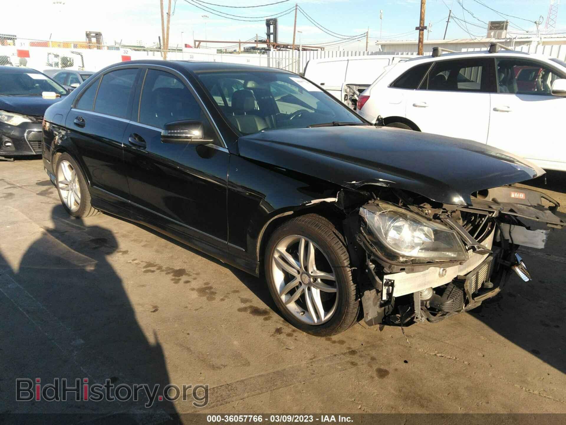 Photo WDDGF4HB3DA862015 - MERCEDES-BENZ C-CLASS 2013
