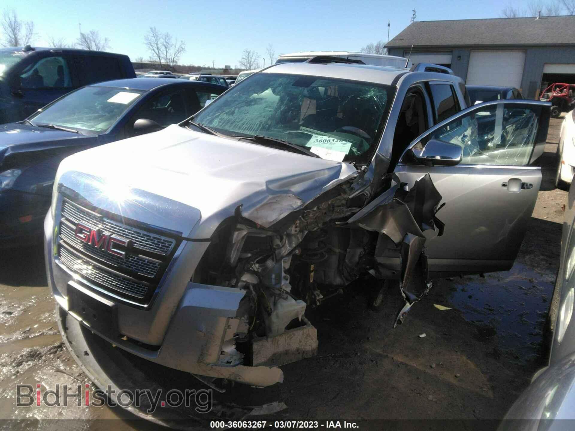 2011 GMC TERRAIN - VIN: 2CTFLXE56B6372651 - Photo 2