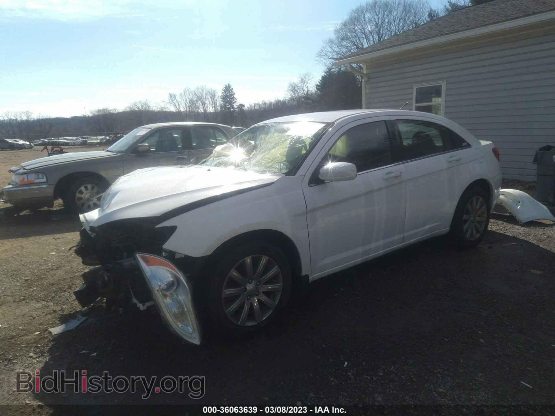 2013 CHRYSLER 200 - VIN: 1C3CCBBG6DN527158 - Фото 2