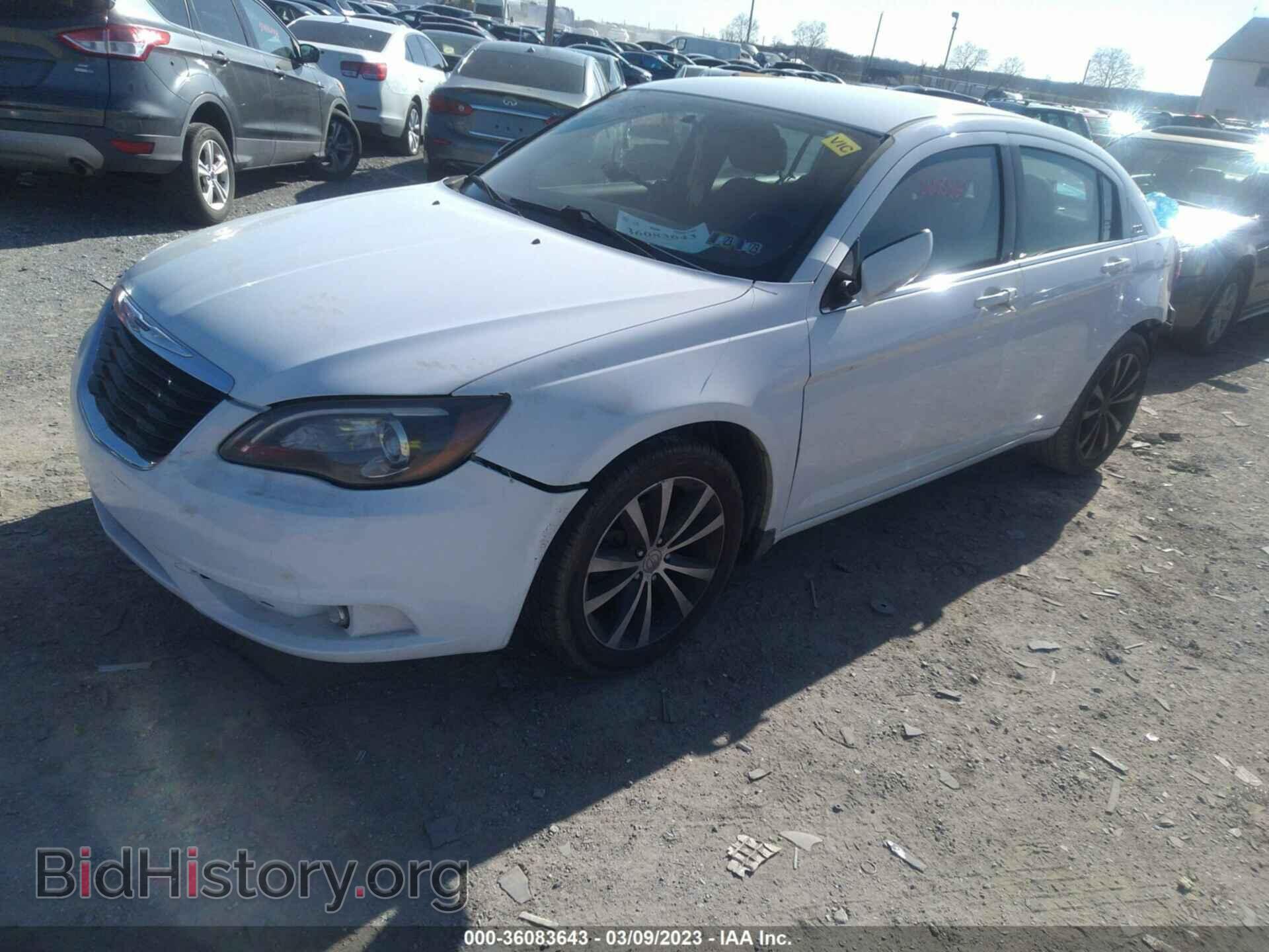 2013 CHRYSLER 200 - VIN: 1C3CCBBBXDN744460 - Фото 2