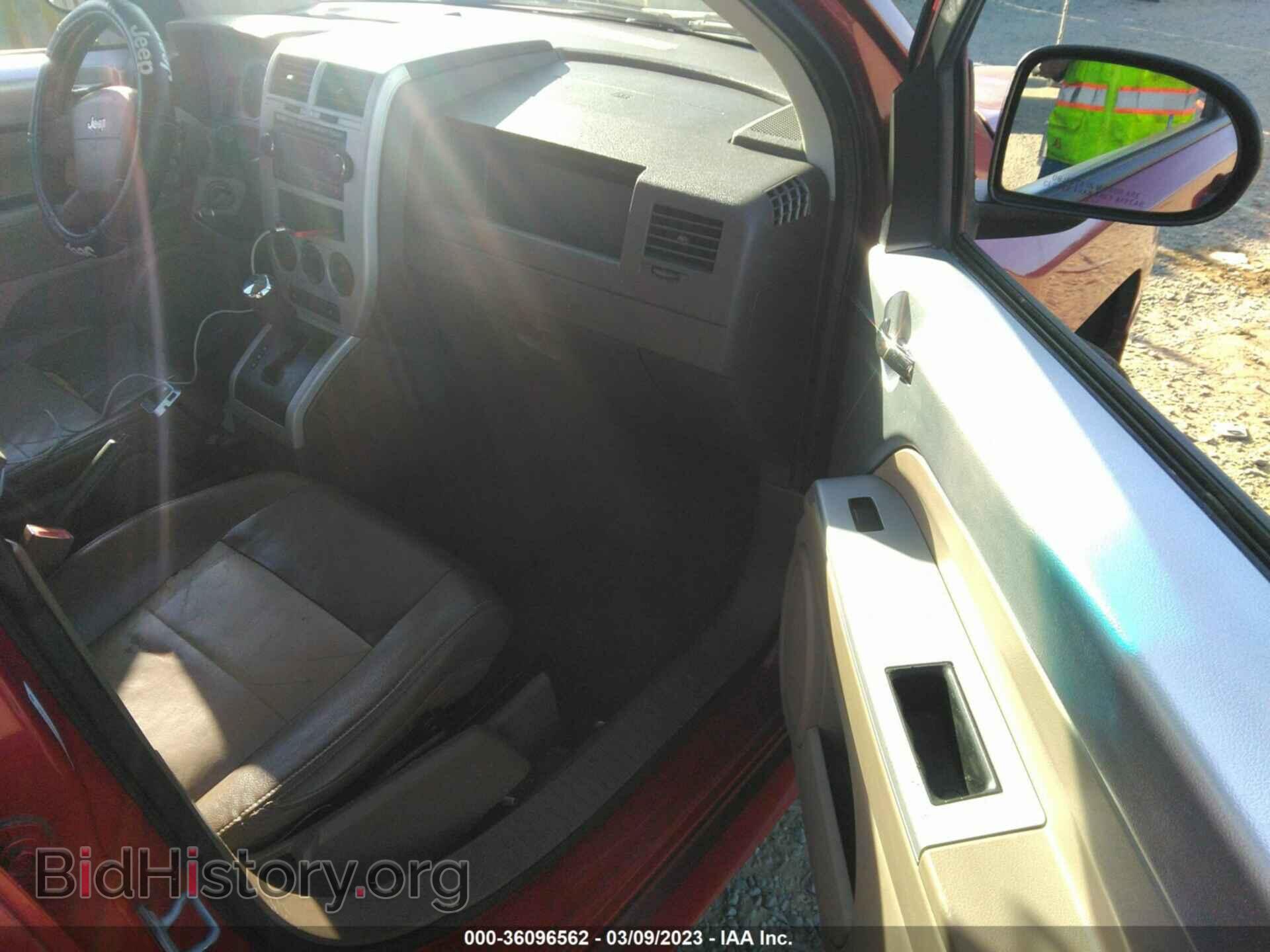 2008 JEEP COMPASS - VIN: 1J8FT57W98D551811 - Фото 5