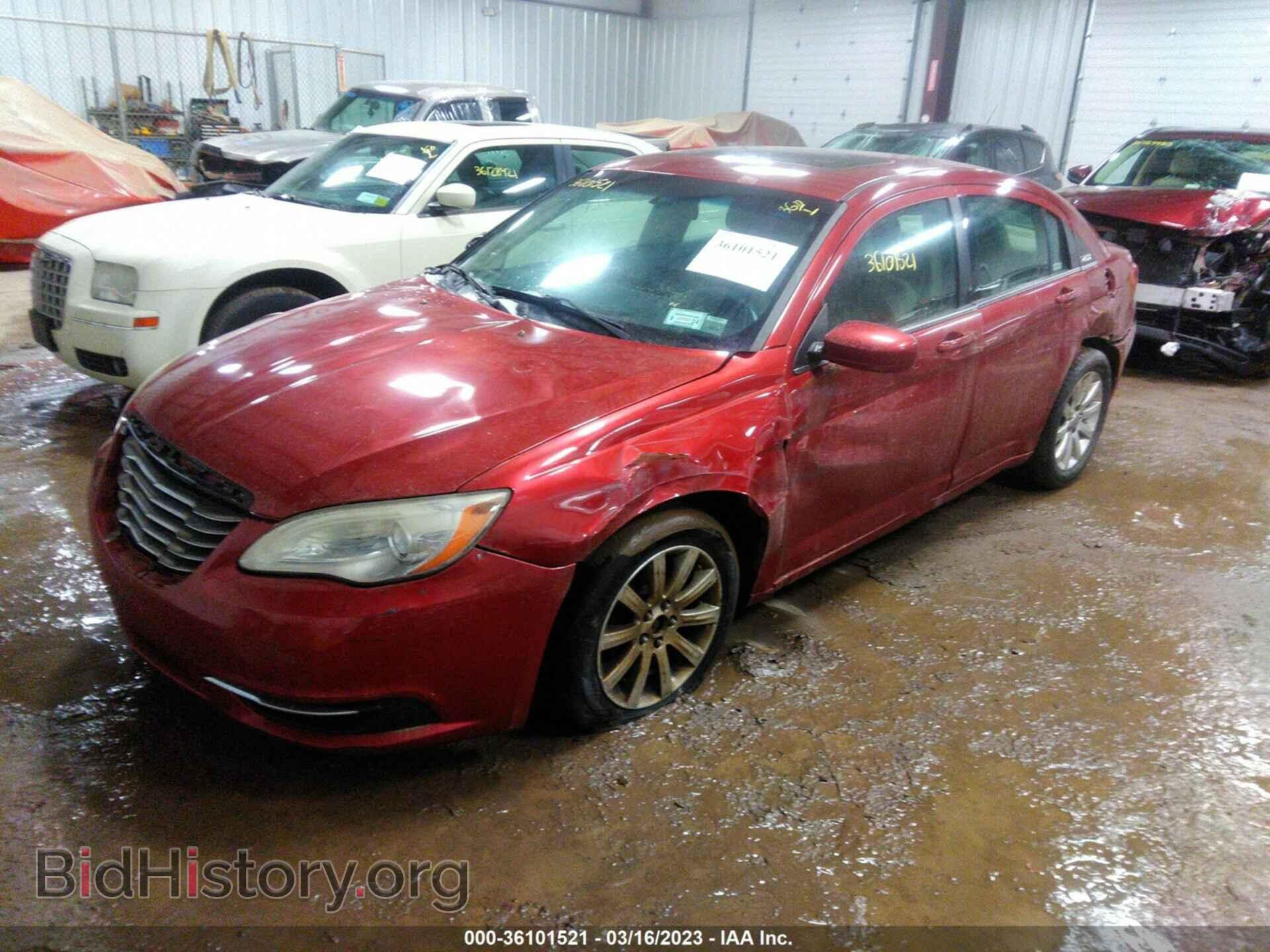 2011 CHRYSLER 200 - VIN: 1C3BC1FG8BN503053 - Фото 2