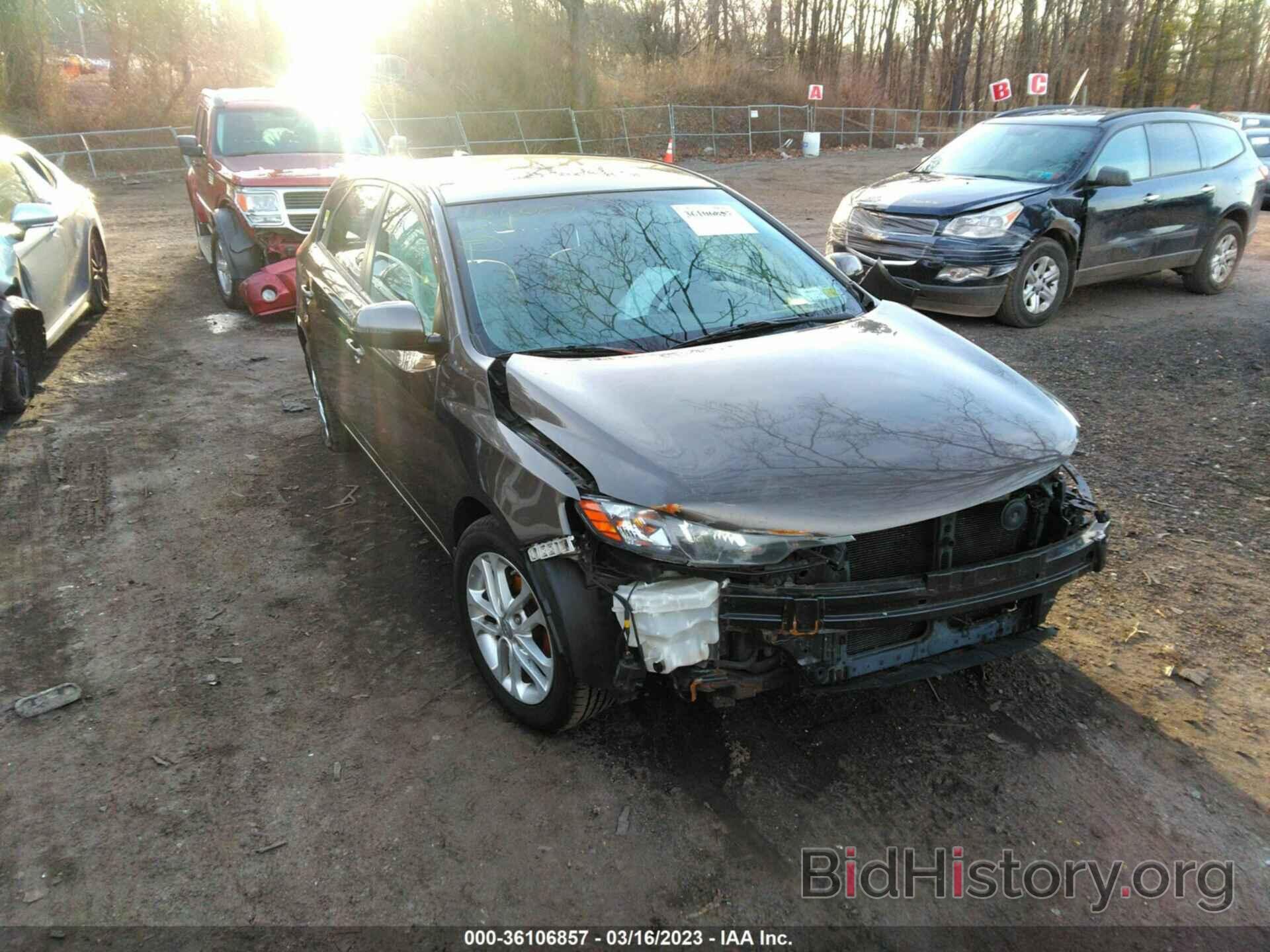 Photo KNAFU5A23B5331587 - KIA FORTE 5-DOOR 2011