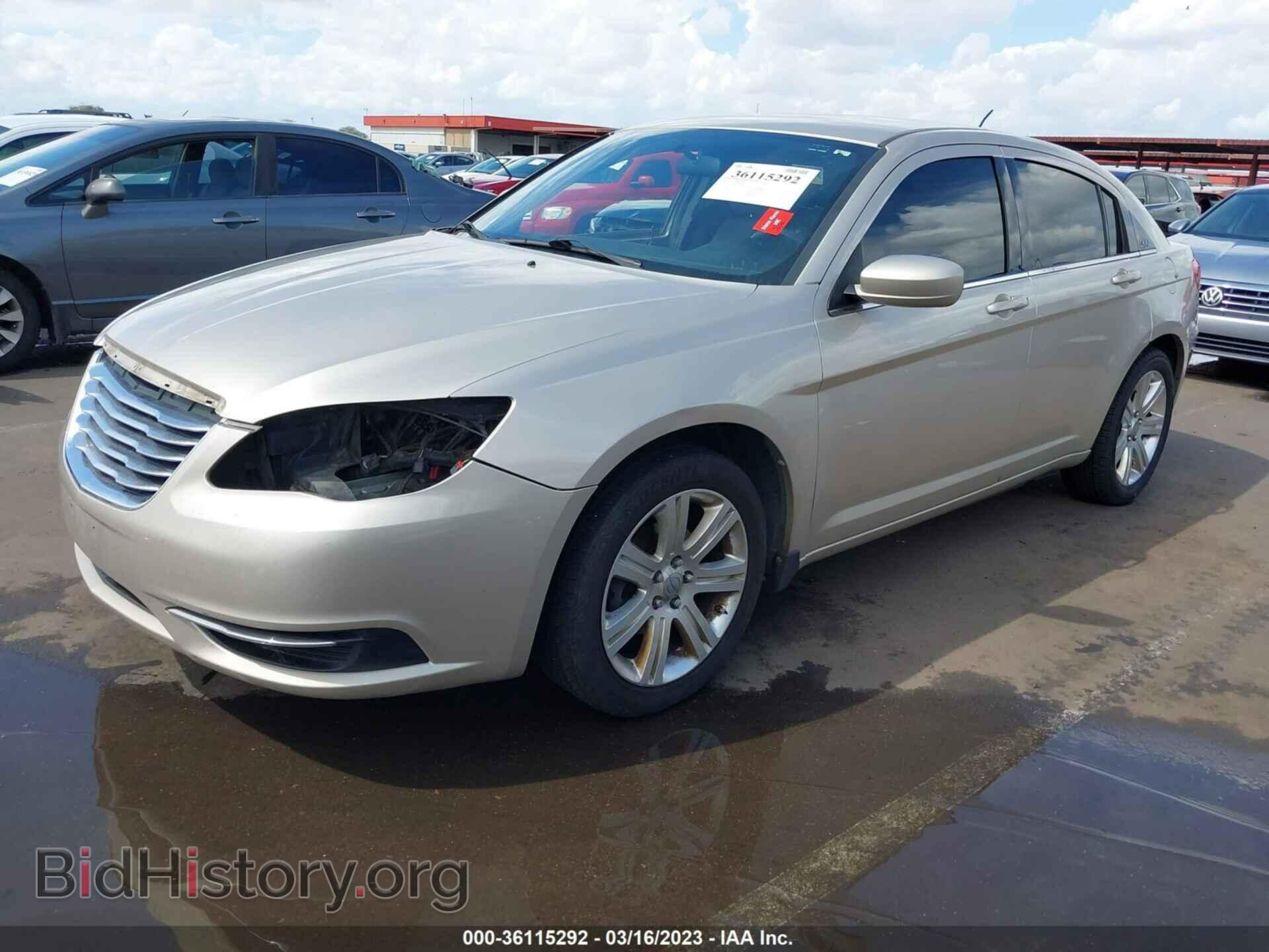 2013 CHRYSLER 200 - VIN: 1C3CCBAB9DN697827 - Фото 2