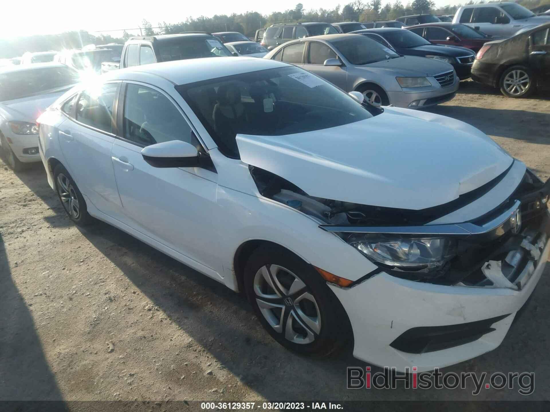 Photo 19XFC2F51JE033968 - HONDA CIVIC SEDAN 2018