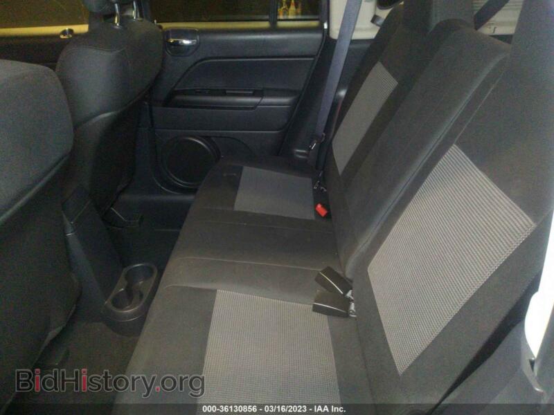 2012 Jeep COMPASS (VIN 1C4NJDBB1CD559000) — photo 8 of 11