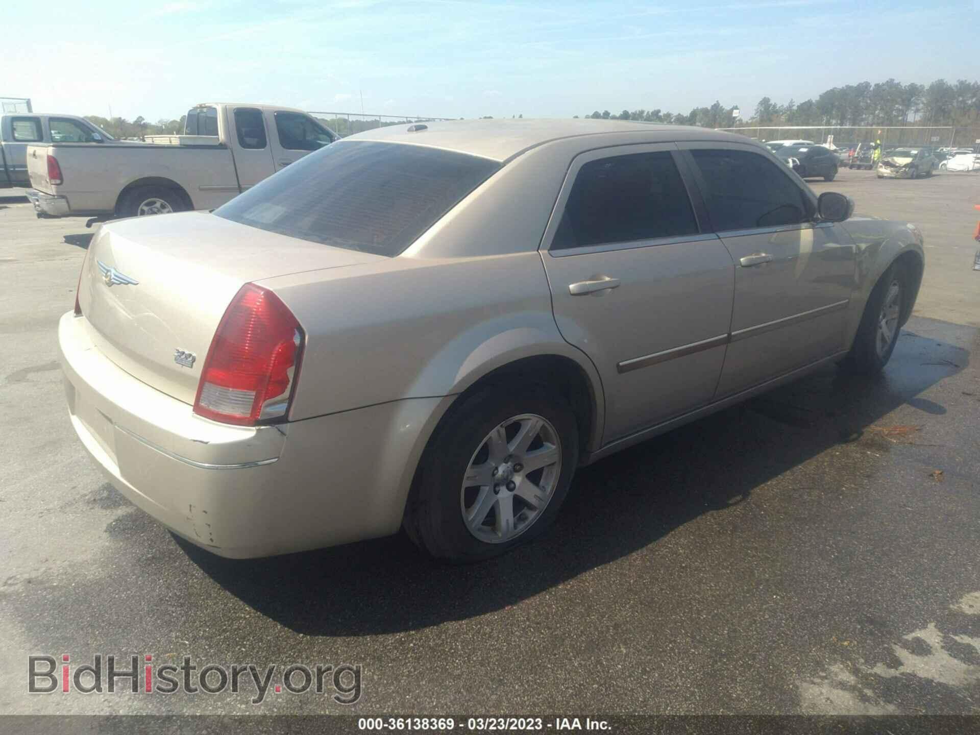 2006 CHRYSLER 300 - VIN: 2C3KA53G76H527599 - Фото 4