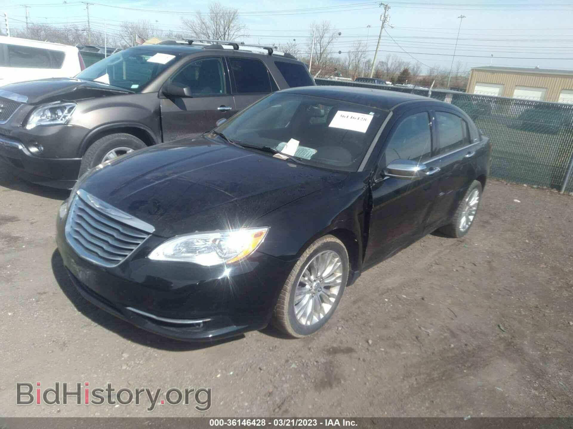 2011 CHRYSLER 200 - VIN: 1C3BC2FB3BN569648 - Photo 2