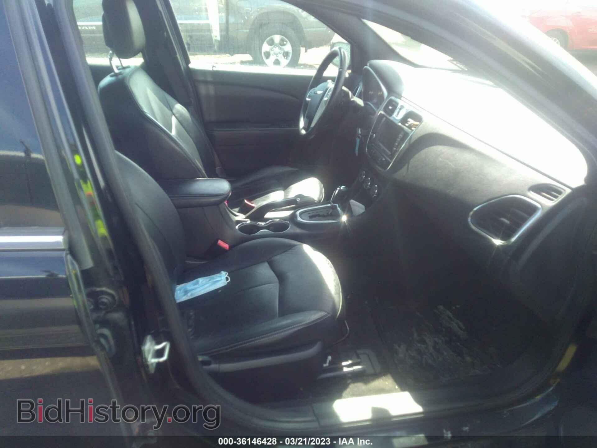 2011 CHRYSLER 200 - VIN: 1C3BC2FB3BN569648 - Photo 5