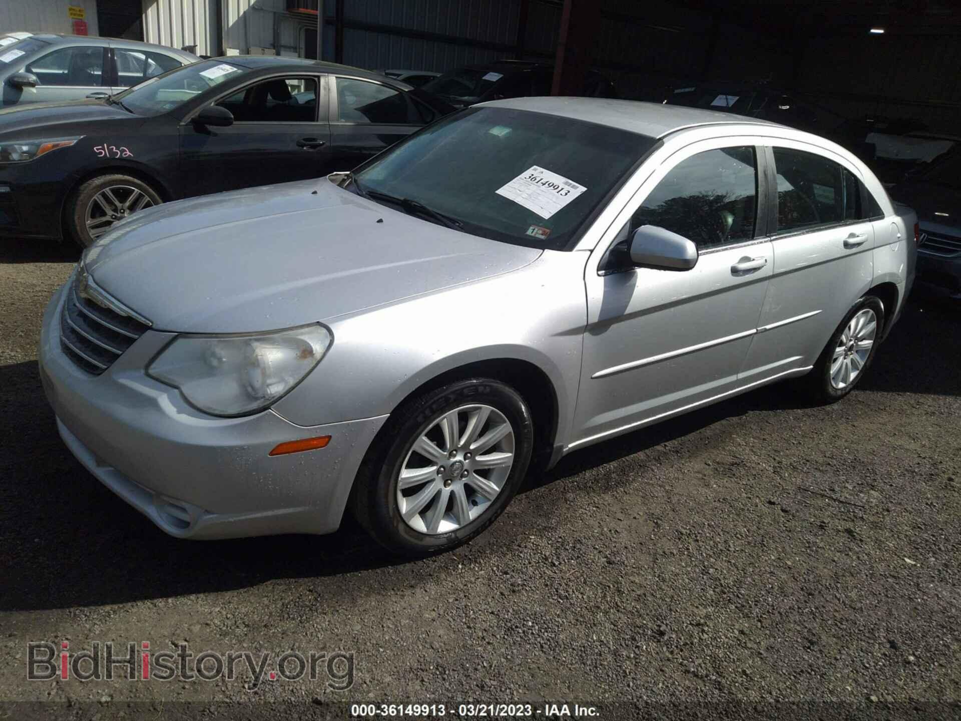 2010 CHRYSLER SEBRING - VIN: 1C3CC5FD8AN194765 - Фото 2