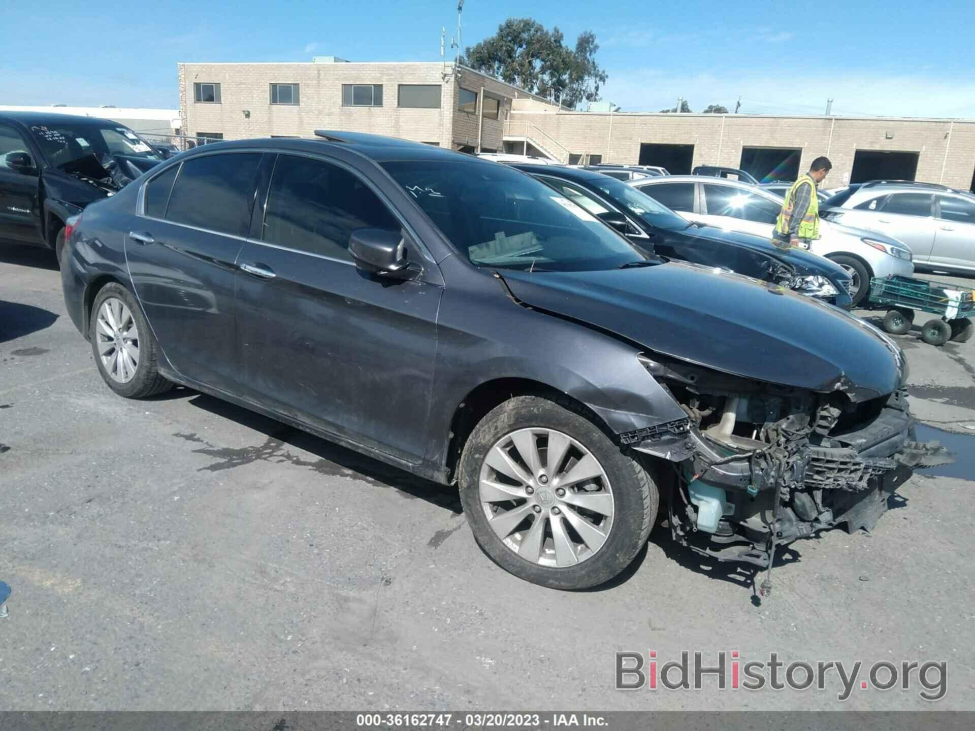 Photo 1HGCR3F82DA026652 - HONDA ACCORD SDN 2013