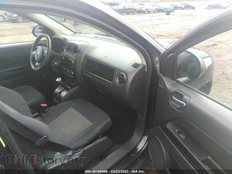 2011 Jeep COMPASS (VIN 1J4NT1FA8BD215828) — фото 5 из 12