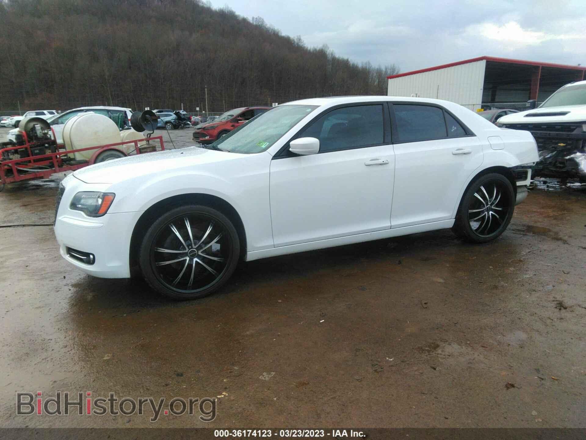2014 CHRYSLER 300 - VIN: 2C3CCAGG0EH222509 - Фото 2