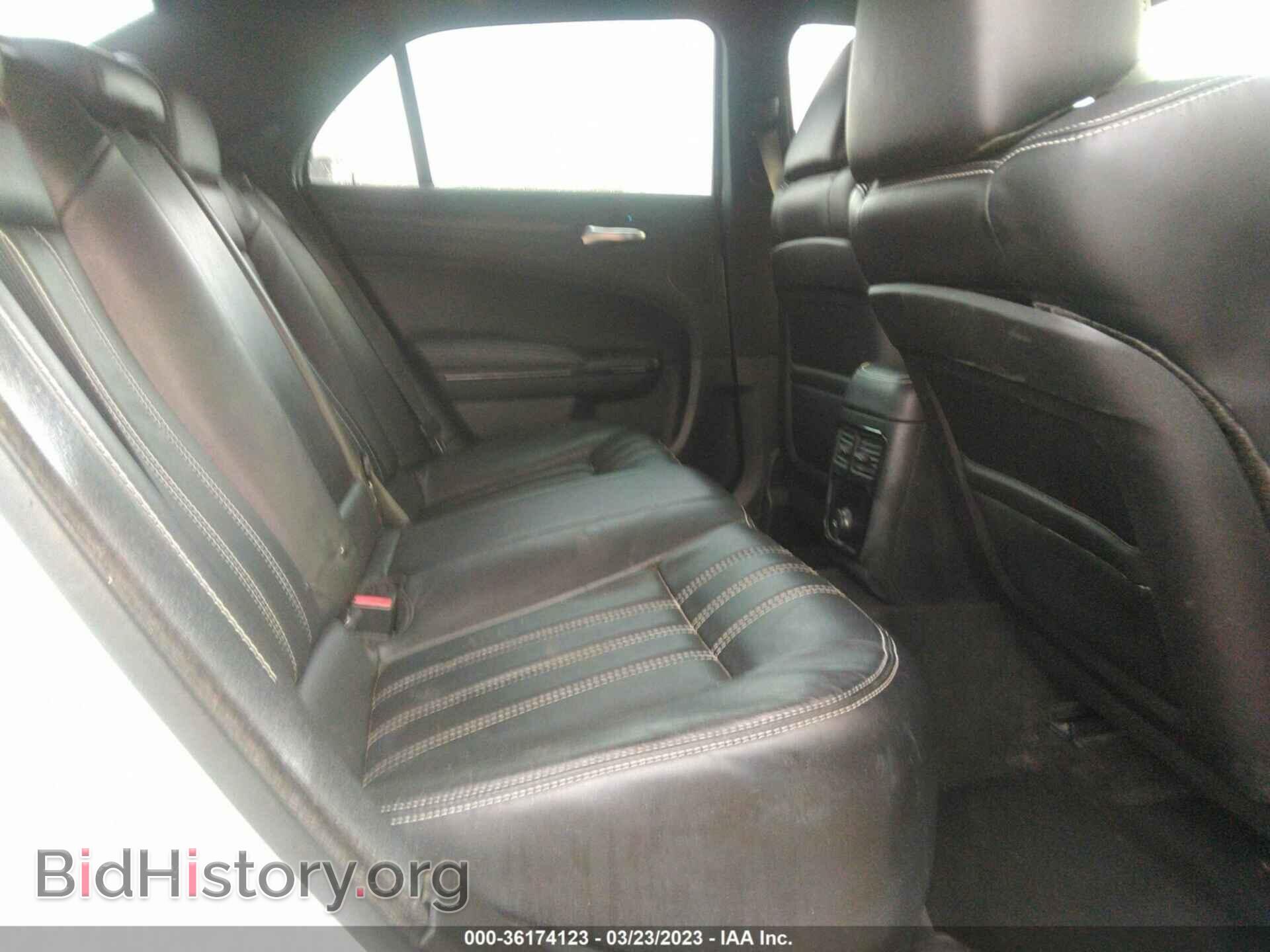 2014 CHRYSLER 300 - VIN: 2C3CCAGG0EH222509 - Фото 8