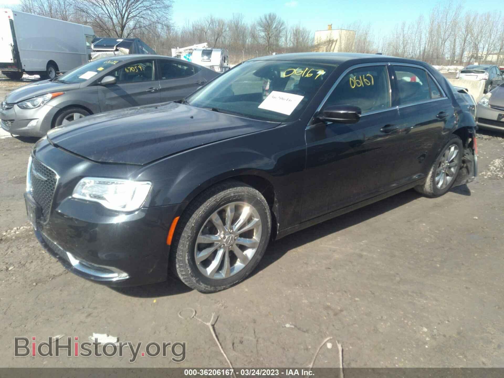 2016 CHRYSLER 300 - VIN: 2C3CCARG3GH190901 - Фото 2