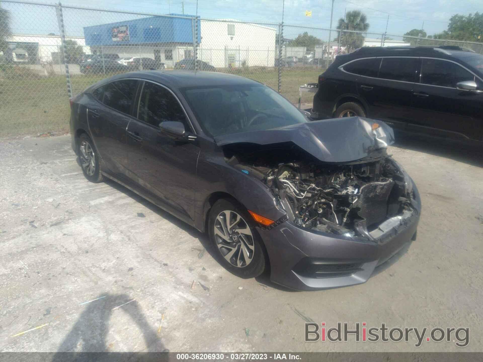 Photo 19XFC2F76JE030145 - HONDA CIVIC SEDAN 2018