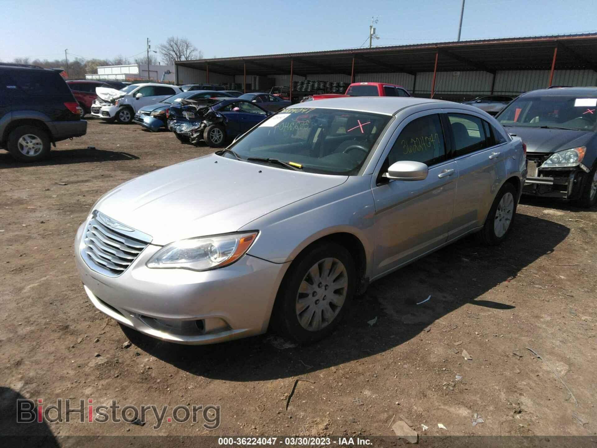2011 CHRYSLER 200 - VIN: 1C3BC4FG9BN532420 - Фото 2
