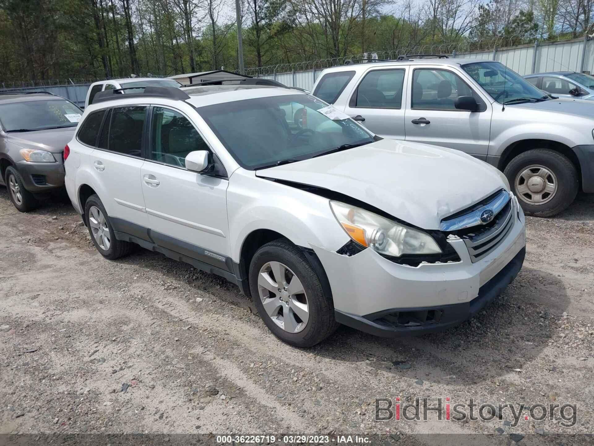 Photo 4S4BRCGC7B3402000 - SUBARU OUTBACK 2011