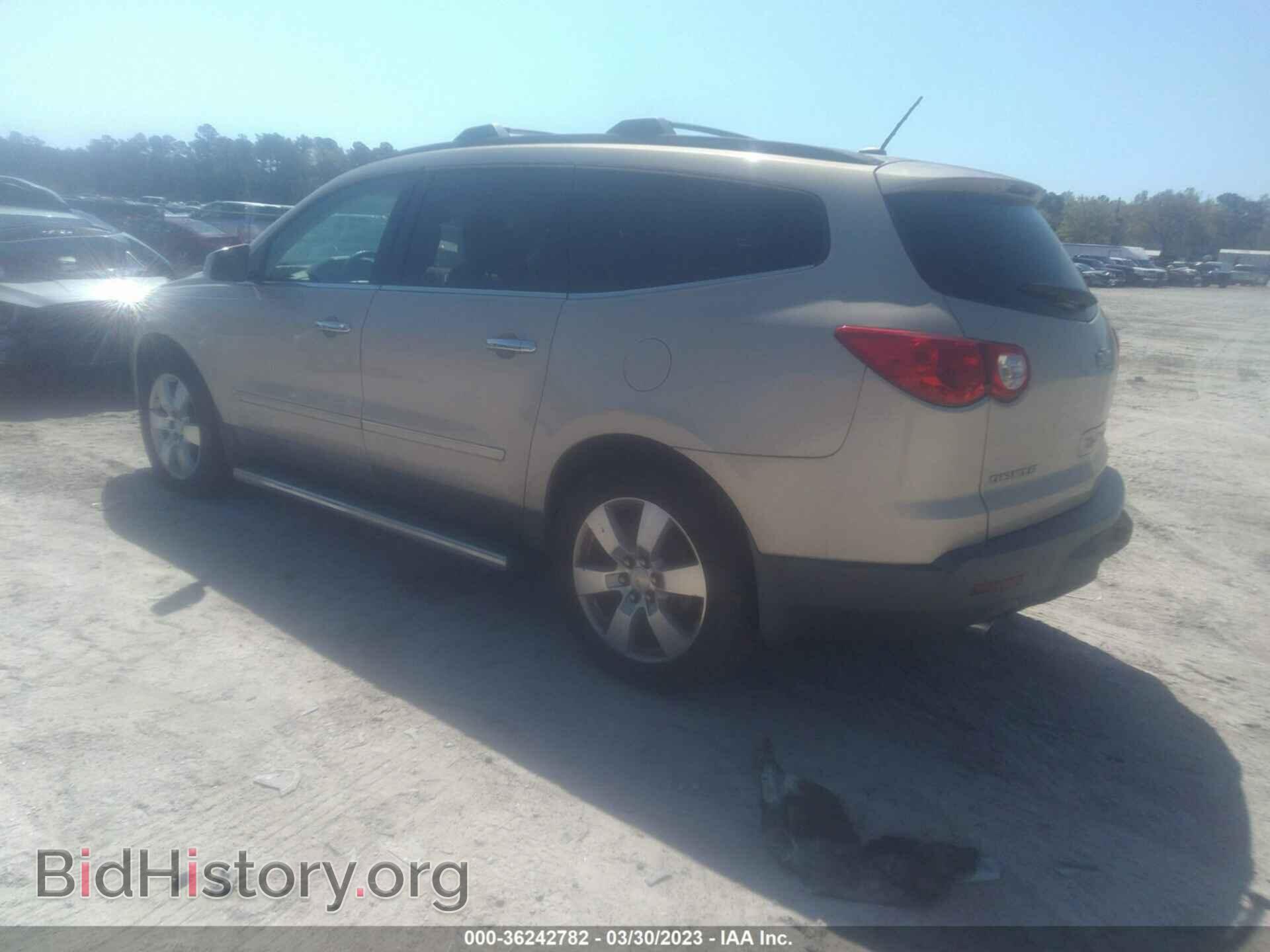 2010 CHEVROLET TRAVERSE - VIN: 1GNLRHED2AS112728 - Фото 3