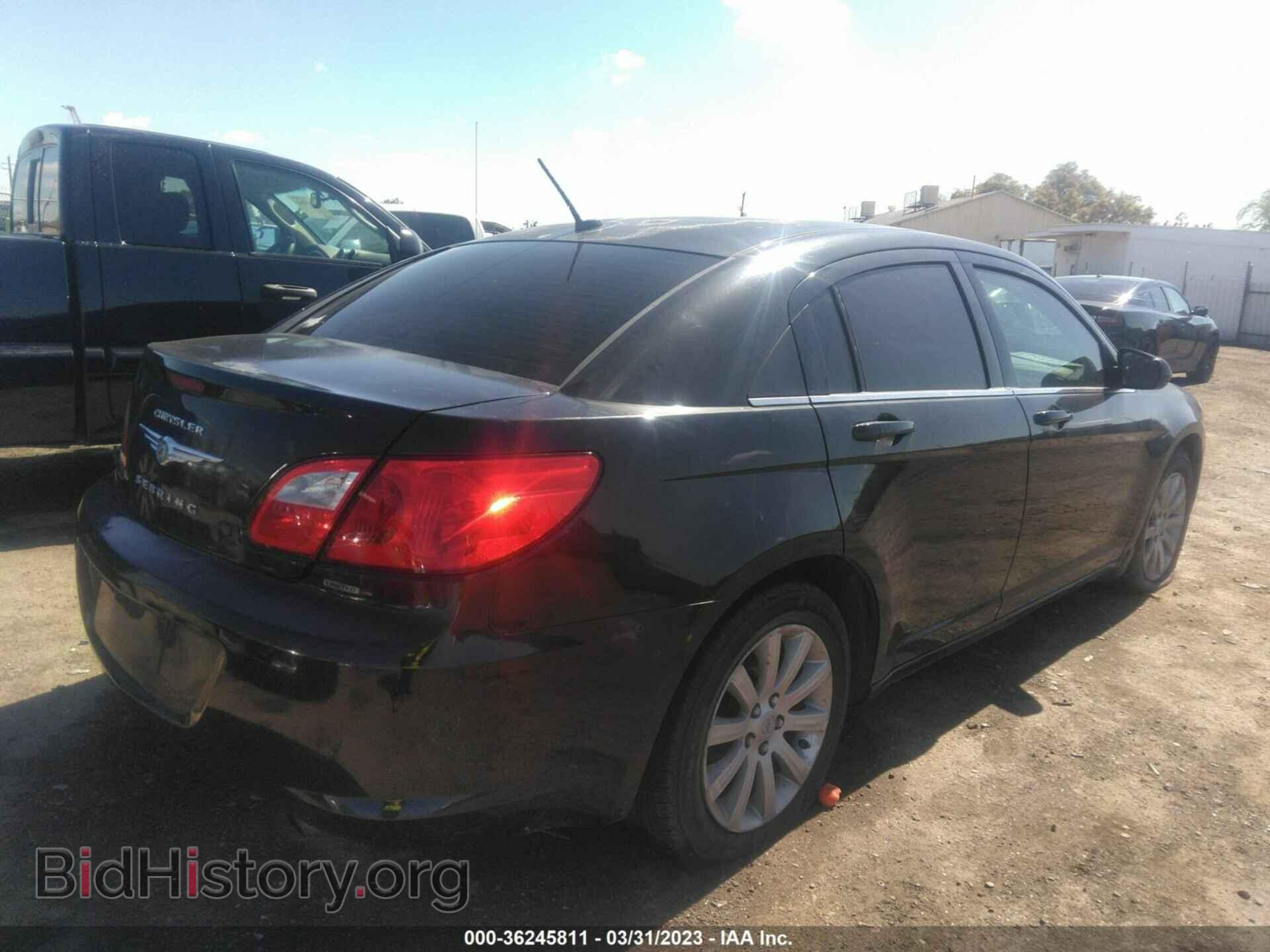 2010 CHRYSLER SEBRING - VIN: 1C3CC5FB5AN137549 - Фото 4