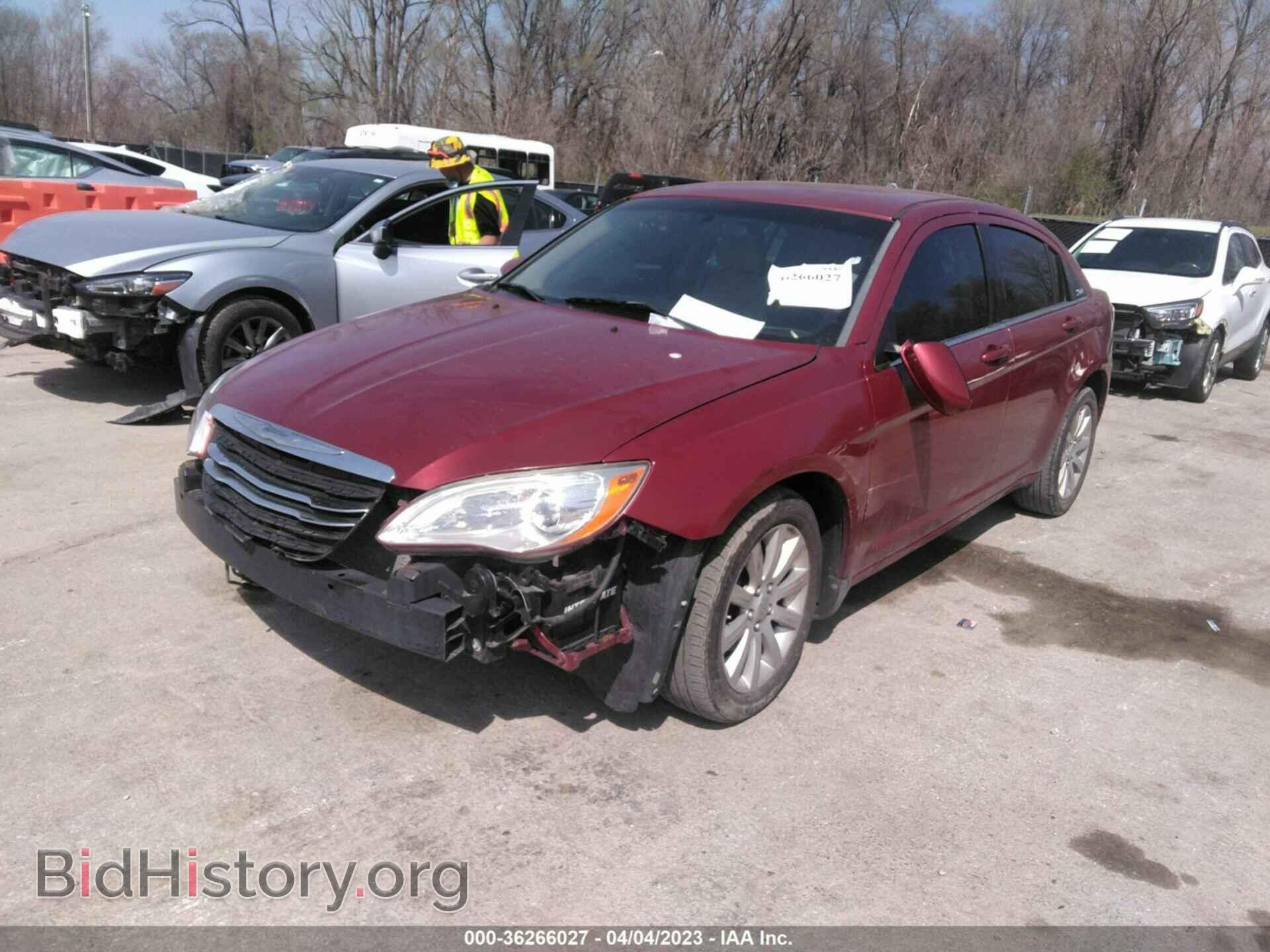 2011 CHRYSLER 200 - VIN: 1C3BC1FG5BN527939 - Фото 2