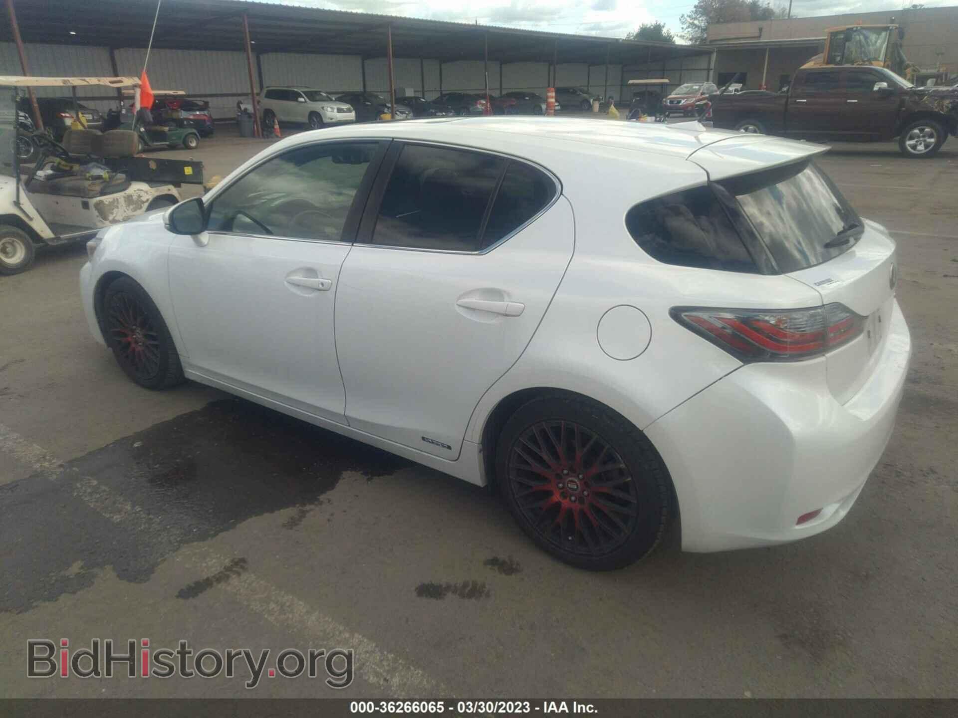 2011 LEXUS CT 200H - VIN: JTHKD5BH1B2044270 - Фото 3