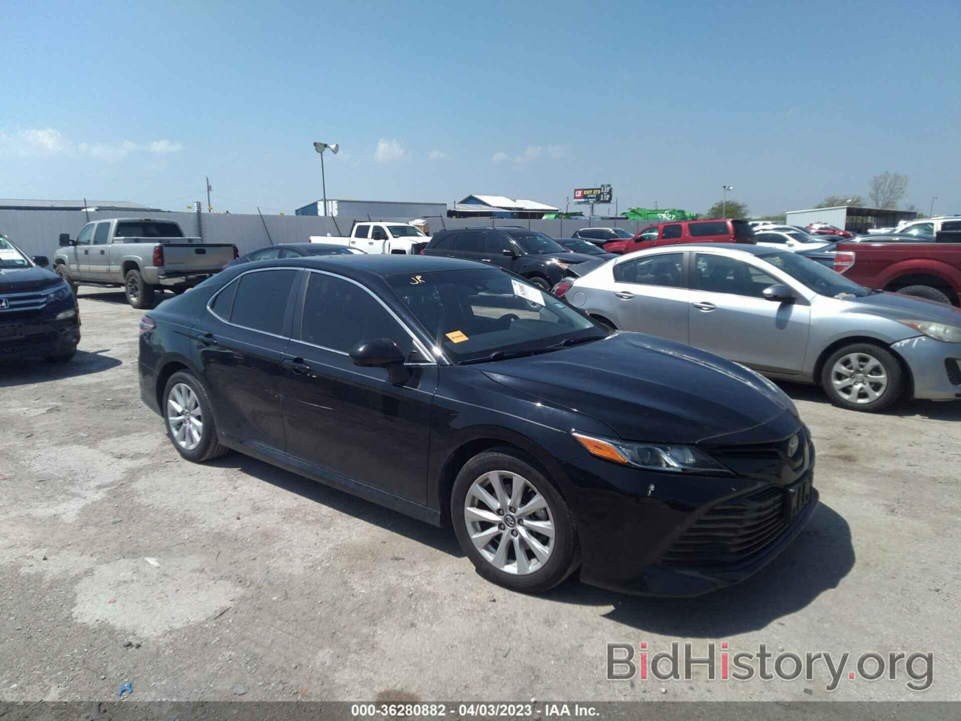 Photo 4T1B11HK7JU642707 - TOYOTA CAMRY 2018