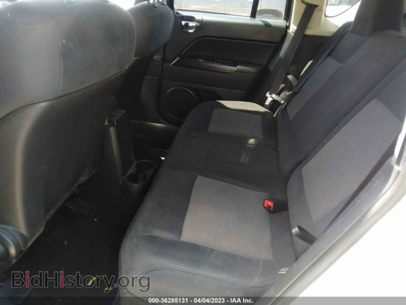 2011 Jeep COMPASS (VIN 1J4NT1FA8BD160068) — фото 8 из 11