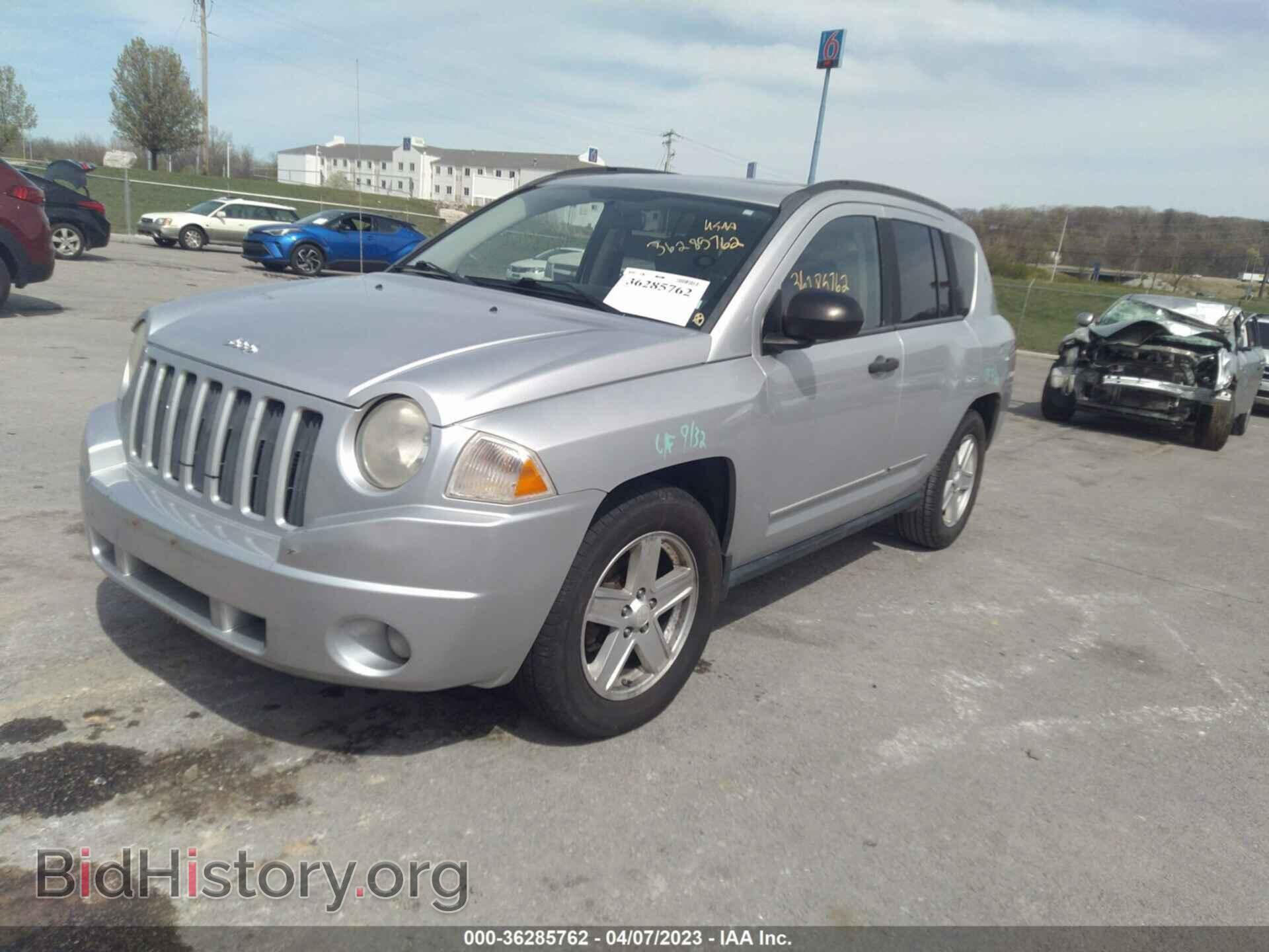 2008 JEEP COMPASS - VIN: 1J8FT47W28D520233 - Фото 2