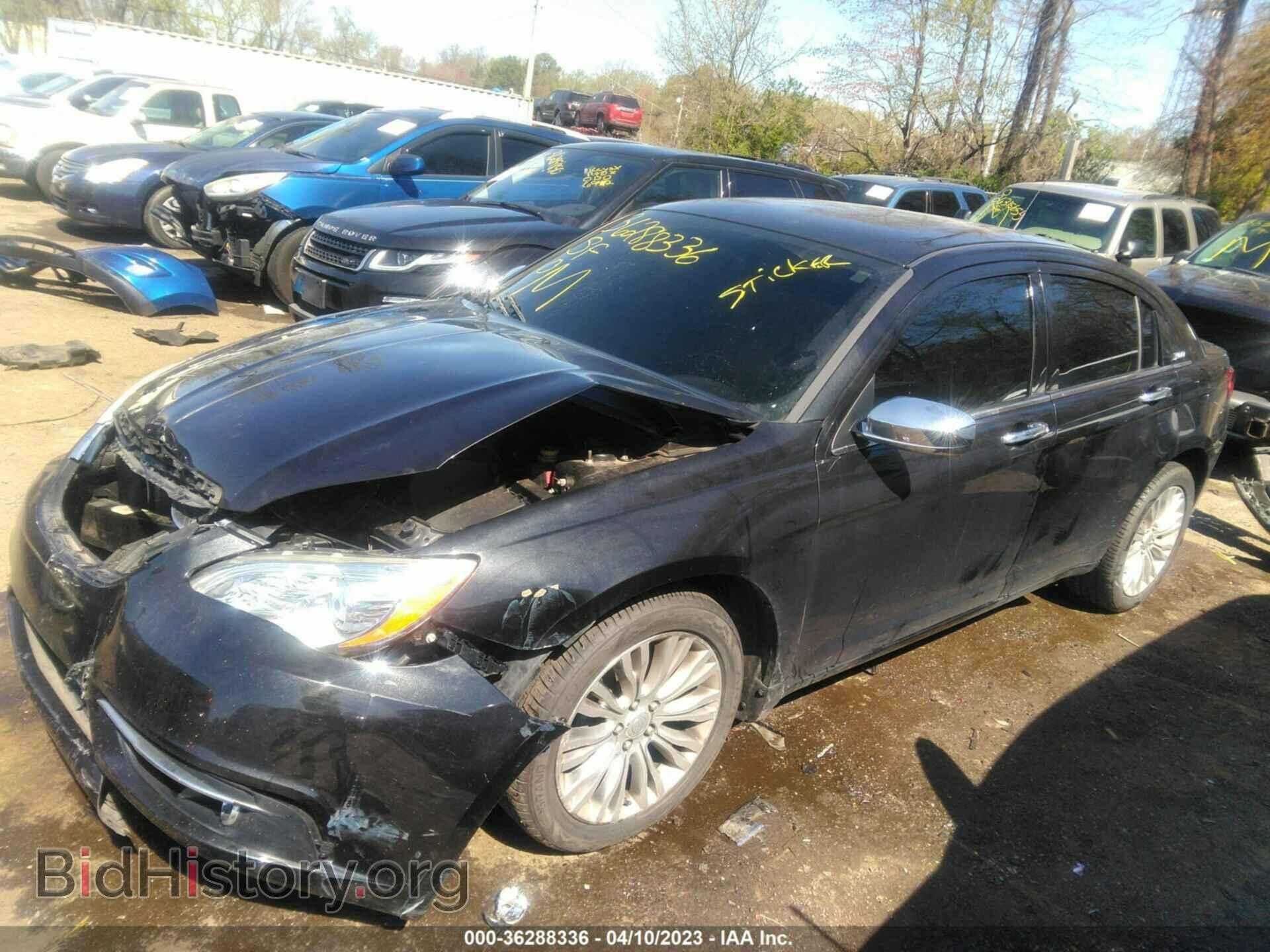 2011 CHRYSLER 200 - VIN: 1C3BC2FG0BN516384 - Фото 2