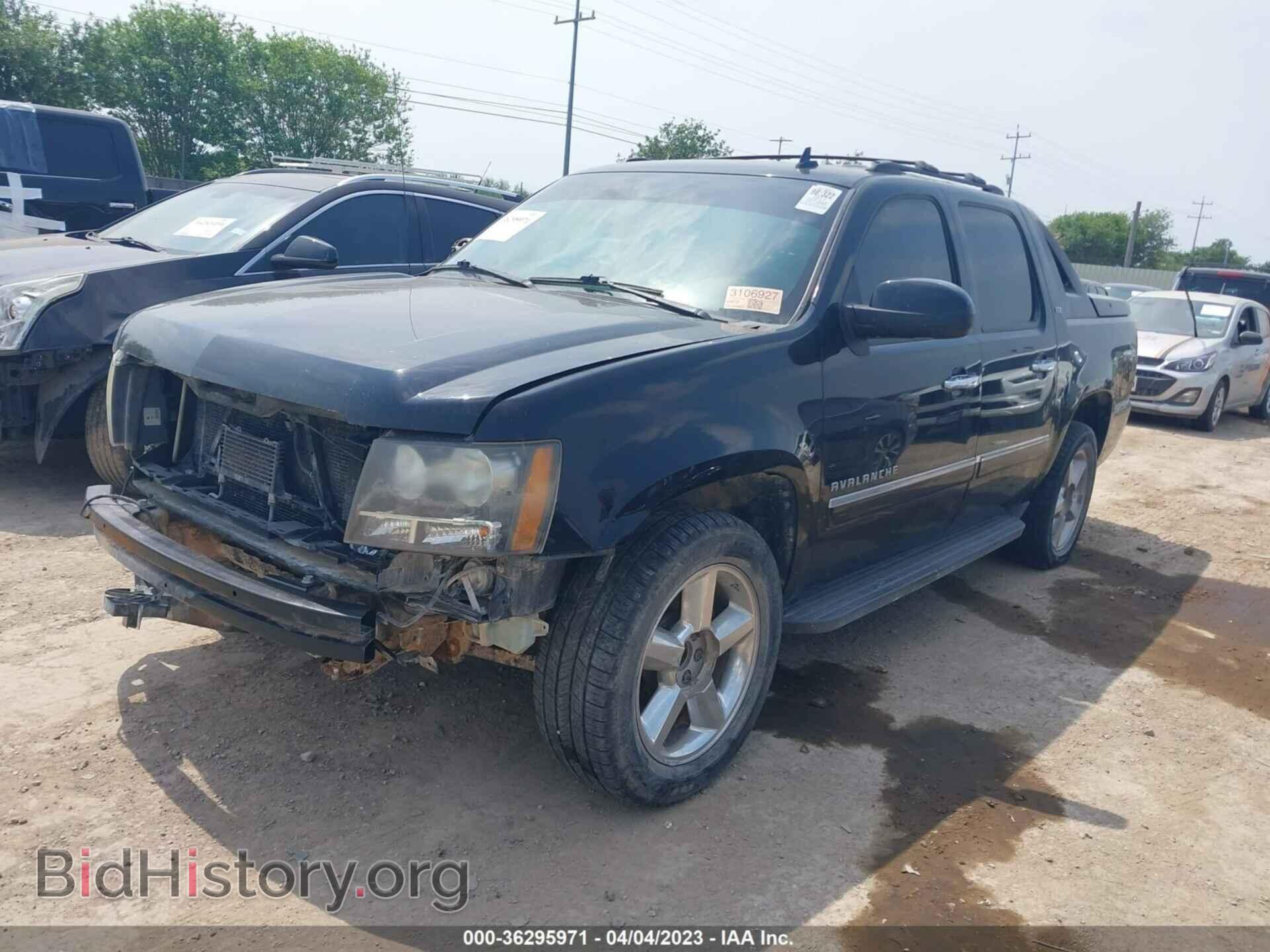 2011 CHEVROLET AVALANCHE - VIN: 3GNMCGE01BG346302 - Фото 2