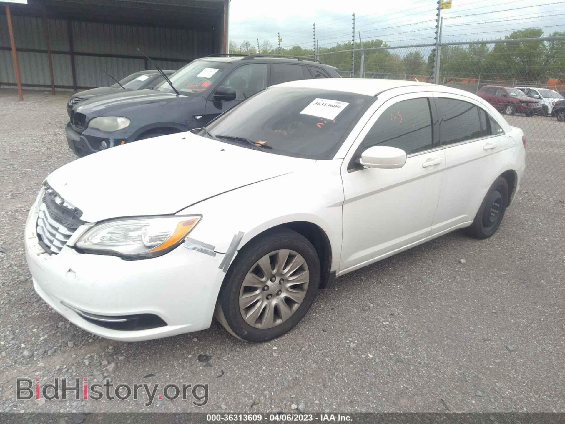 2013 CHRYSLER 200 - VIN: 1C3CCBAG5DN599812 - Фото 2