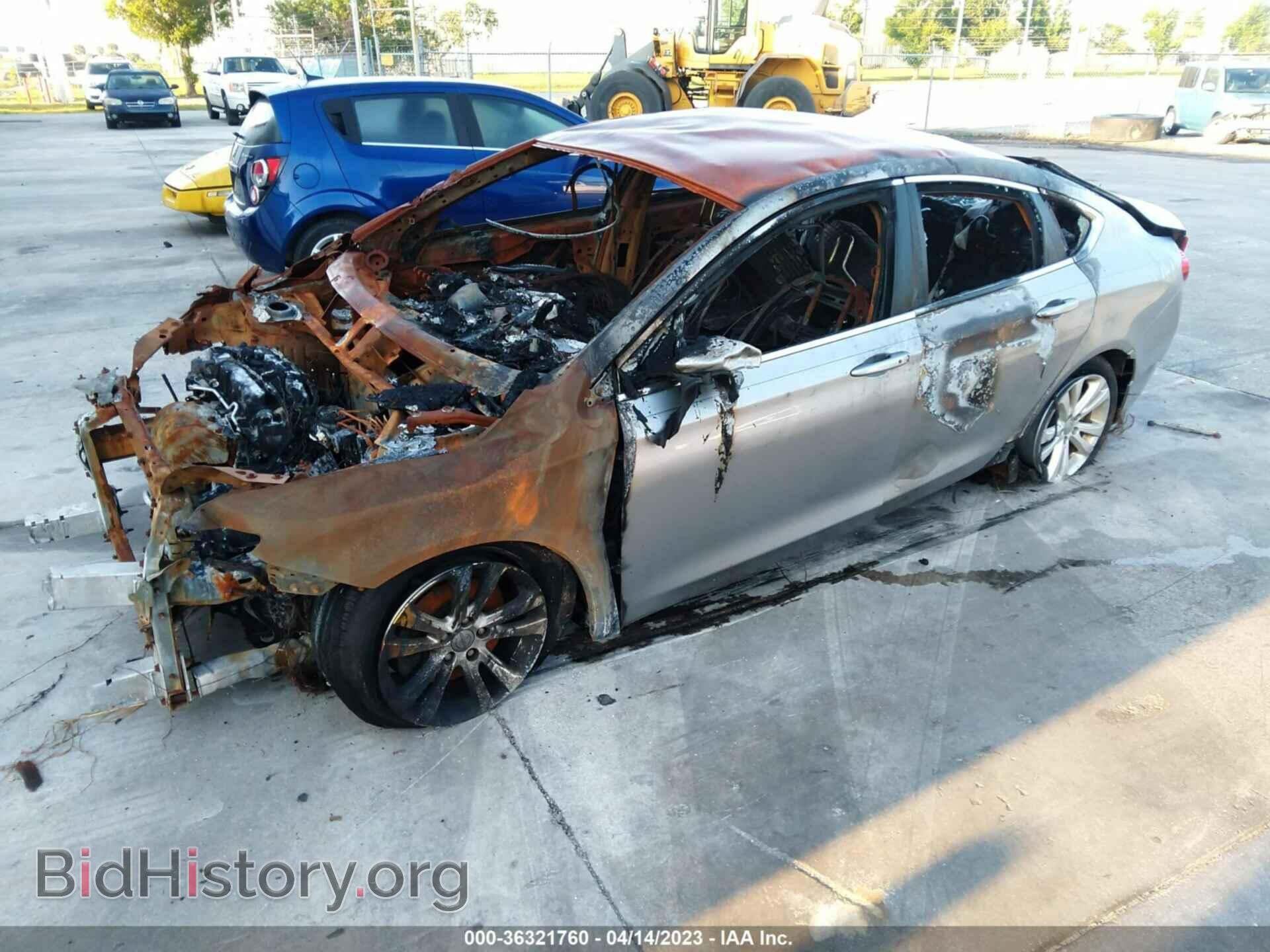 2015 CHRYSLER 200 - VIN: 1C3CCCAB6FN579825 - Фото 2