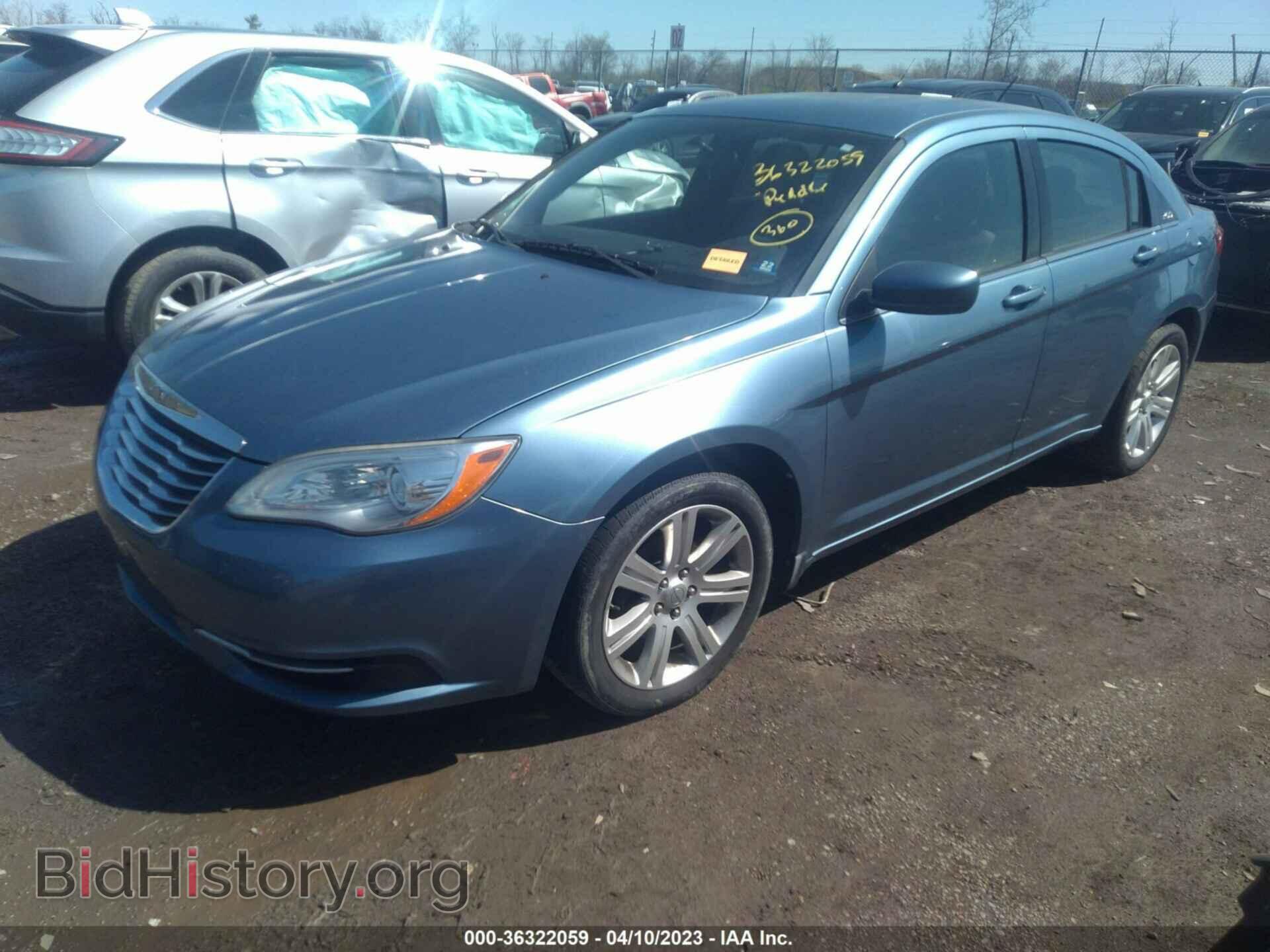2011 CHRYSLER 200 - VIN: 1C3BC1FB1BN570176 - Фото 2