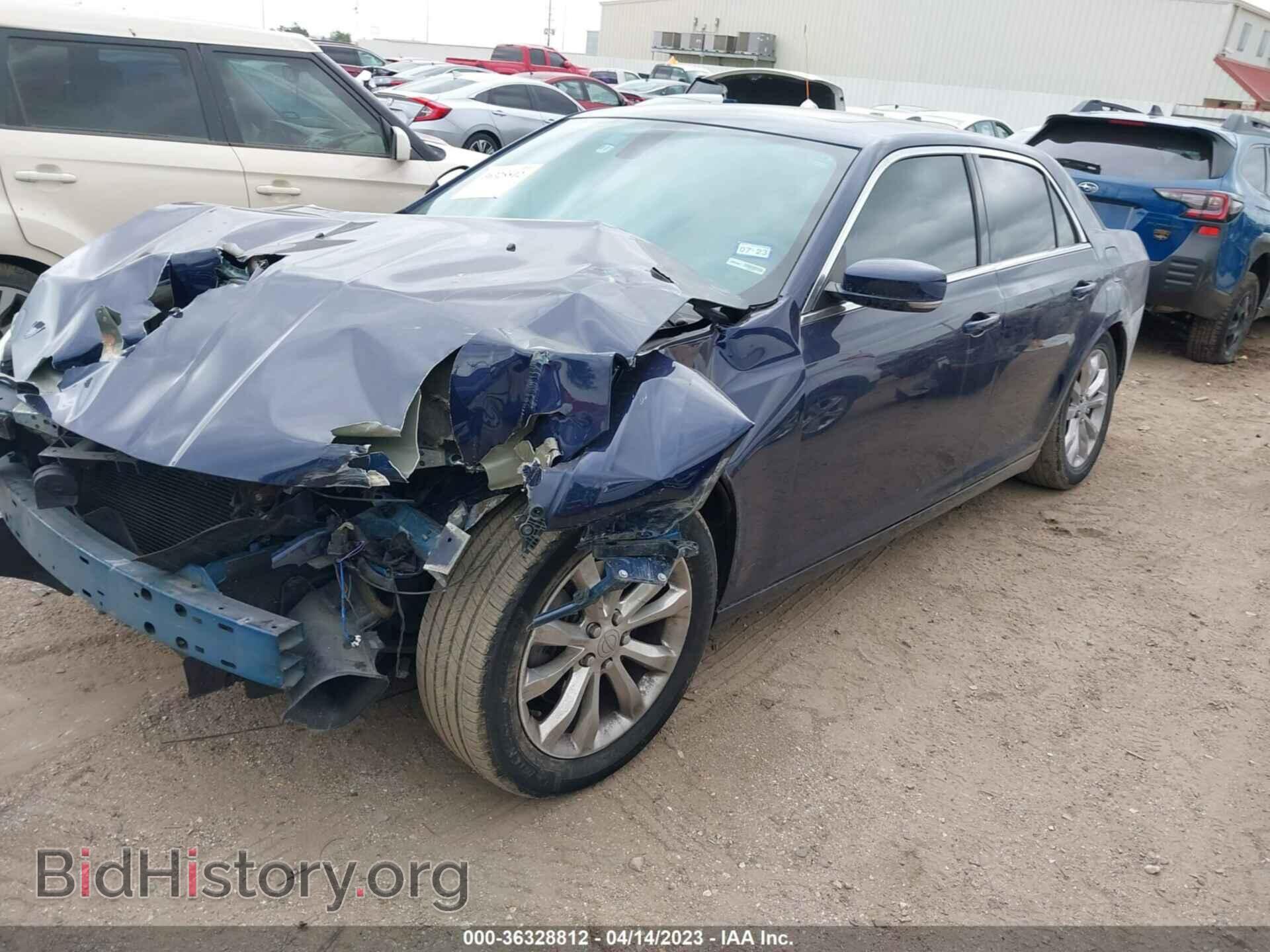 2016 CHRYSLER 300 - VIN: 2C3CCARG1GH331044 - Фото 2