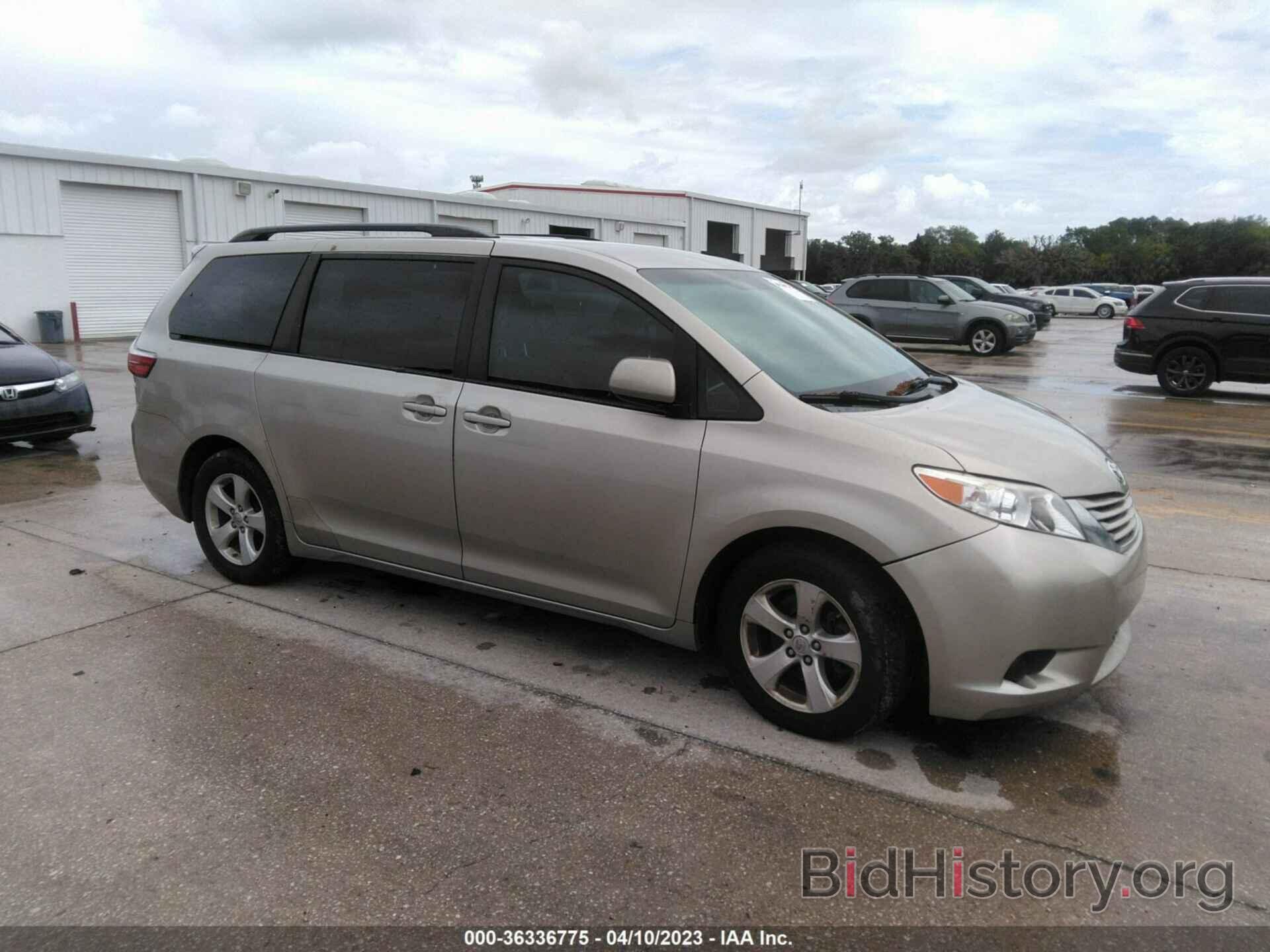 Photo 5TDKK3DC5FS656600 - TOYOTA SIENNA 2015