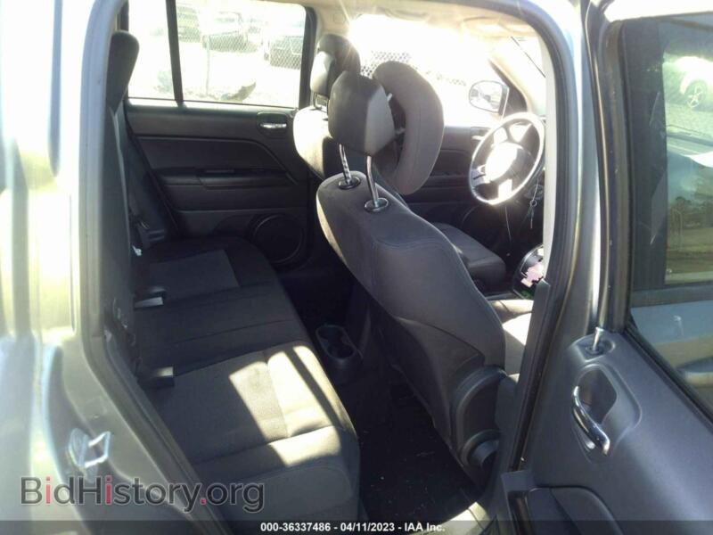 2012 Jeep COMPASS (VIN 1C4NJCEB5CD649711) — photo 8 of 10