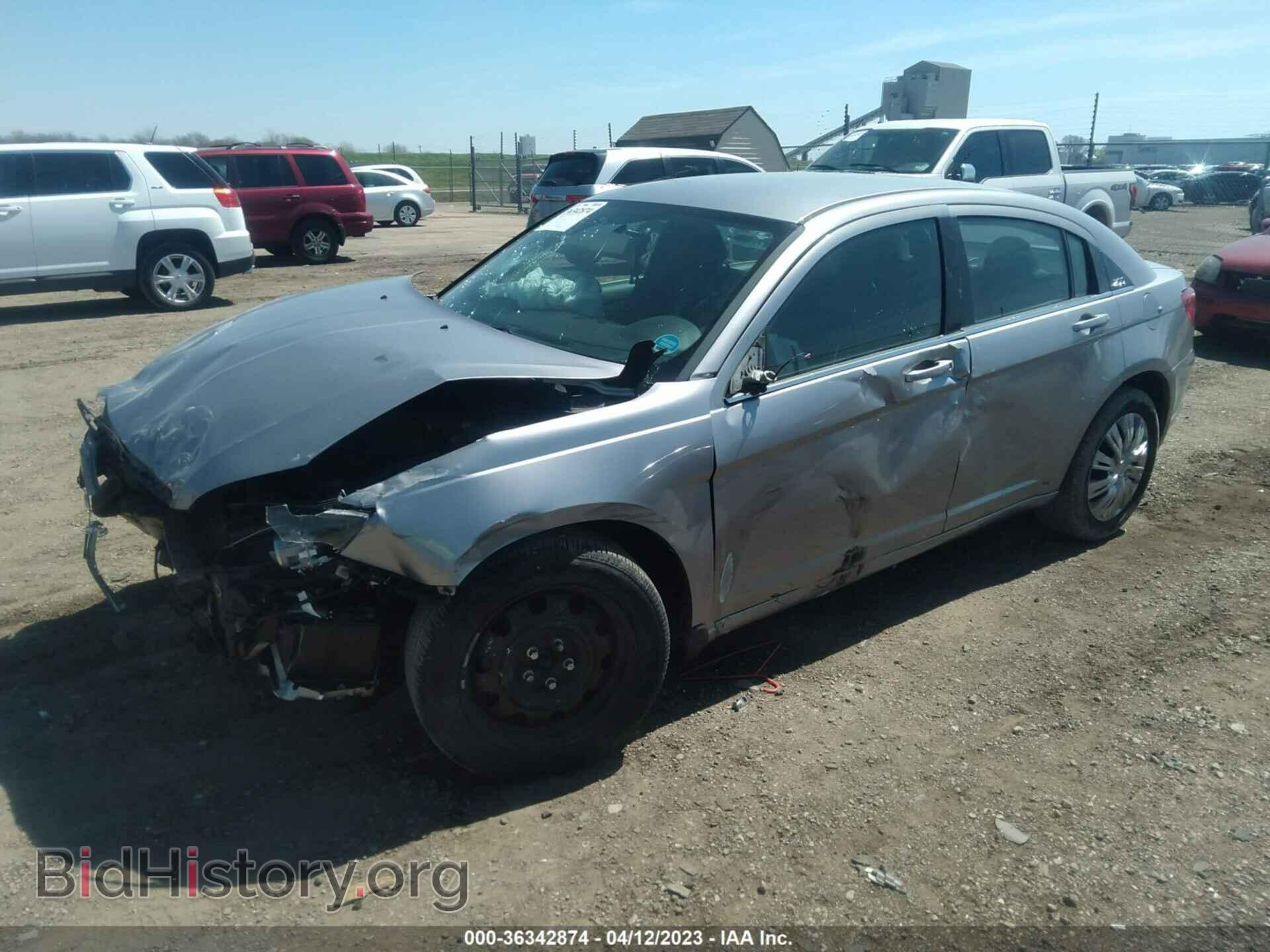 2013 CHRYSLER 200 - VIN: 1C3CCBABXDN734030 - Фото 2