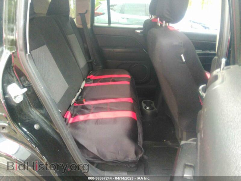 2012 Jeep COMPASS (VIN 1C4NJDEB6CD602886) — photo 8 of 11