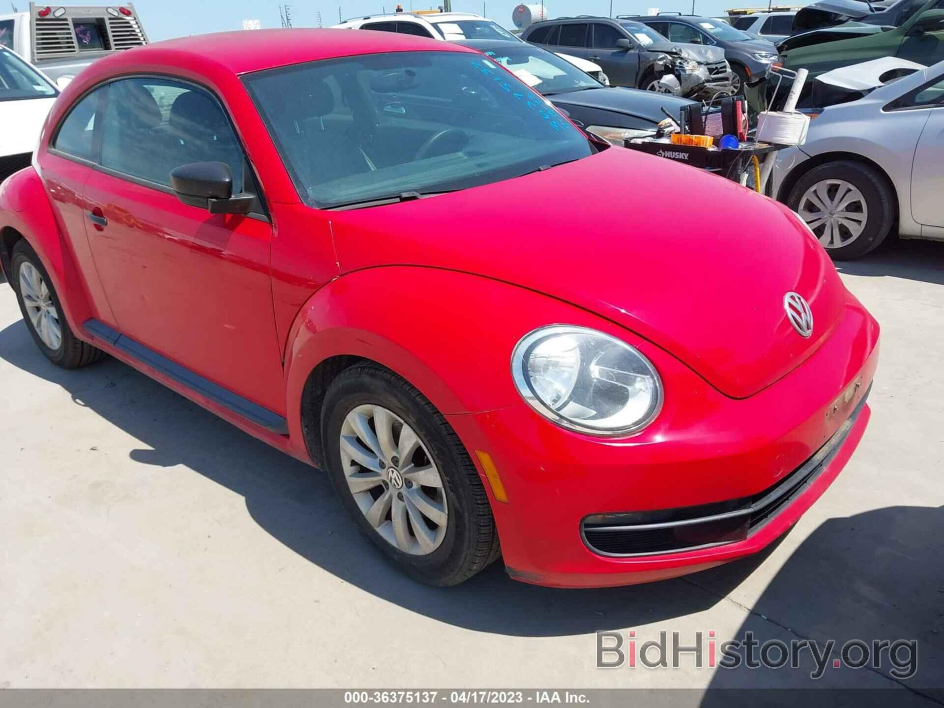 Photo 3VWF17AT0FM649650 - VOLKSWAGEN BEETLE COUPE 2015