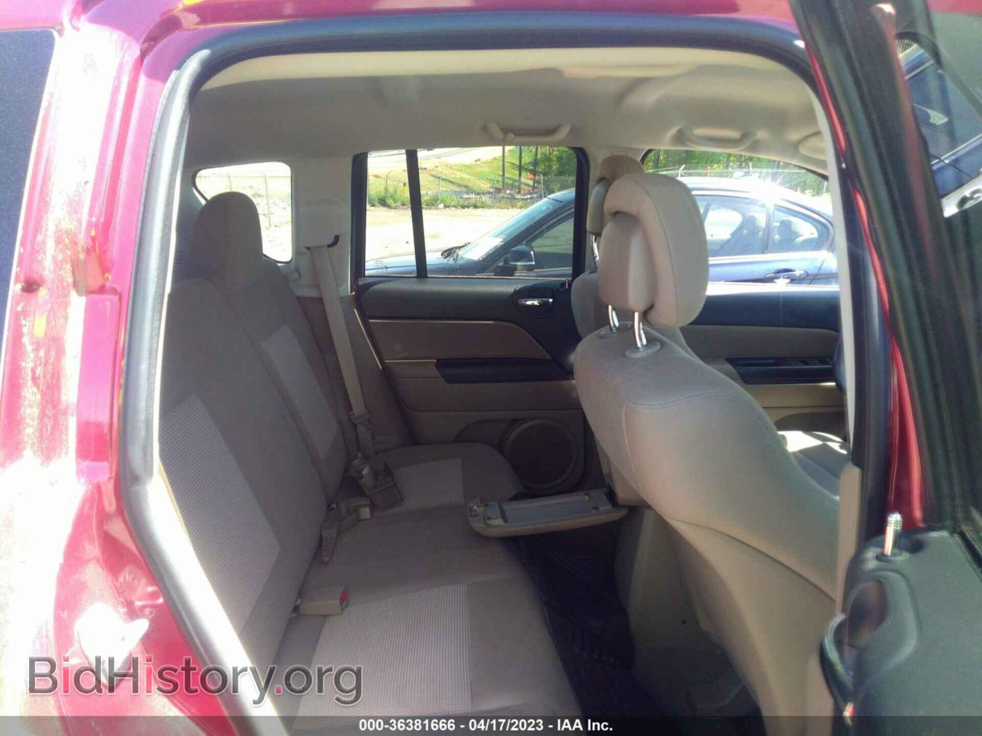 2011 JEEP COMPASS - VIN: 1J4NT1FA1BD219851 - Photo 8