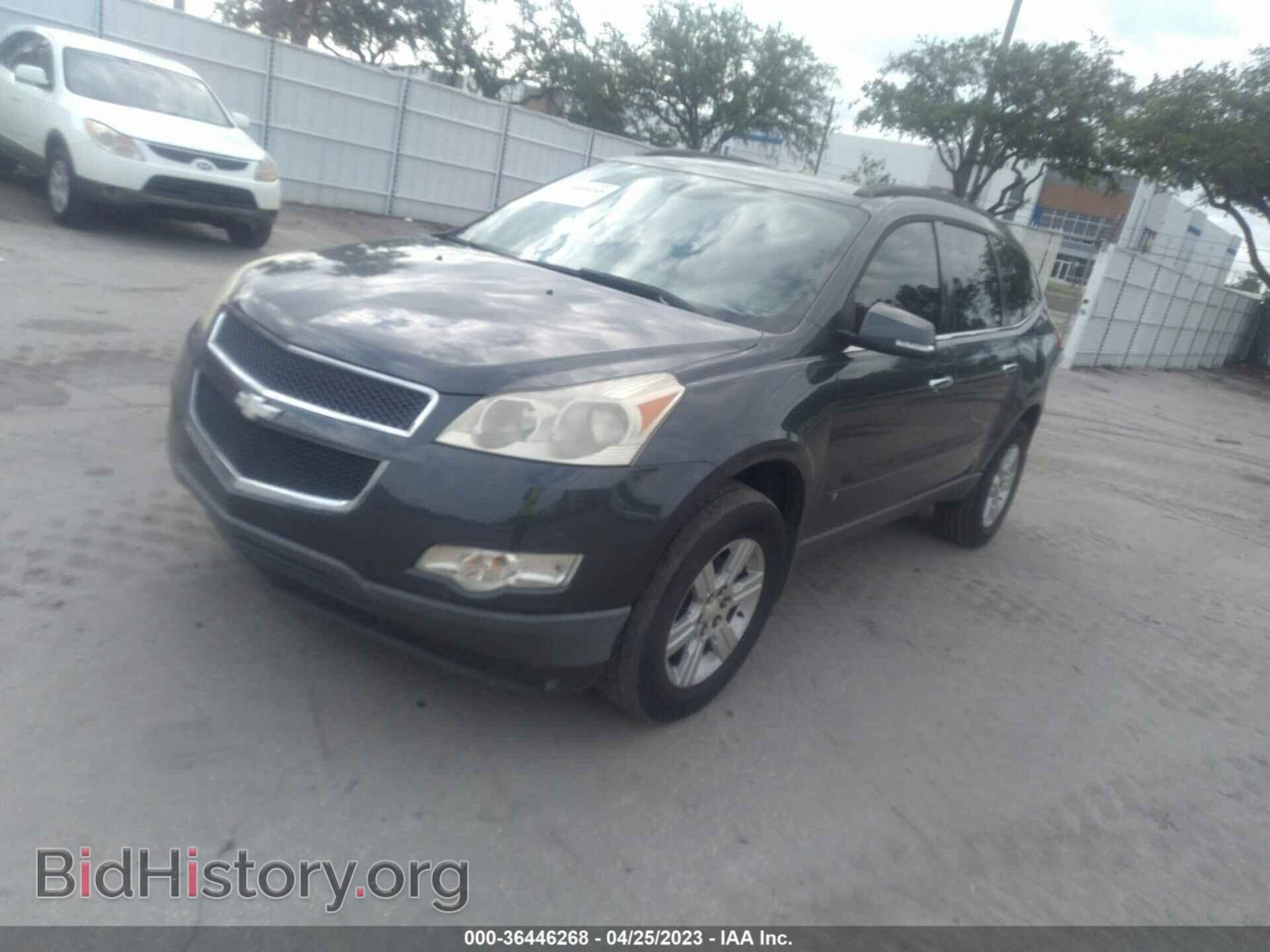 2010 CHEVROLET TRAVERSE - VIN: 1GNLRFED3AS153602 - Фото 2