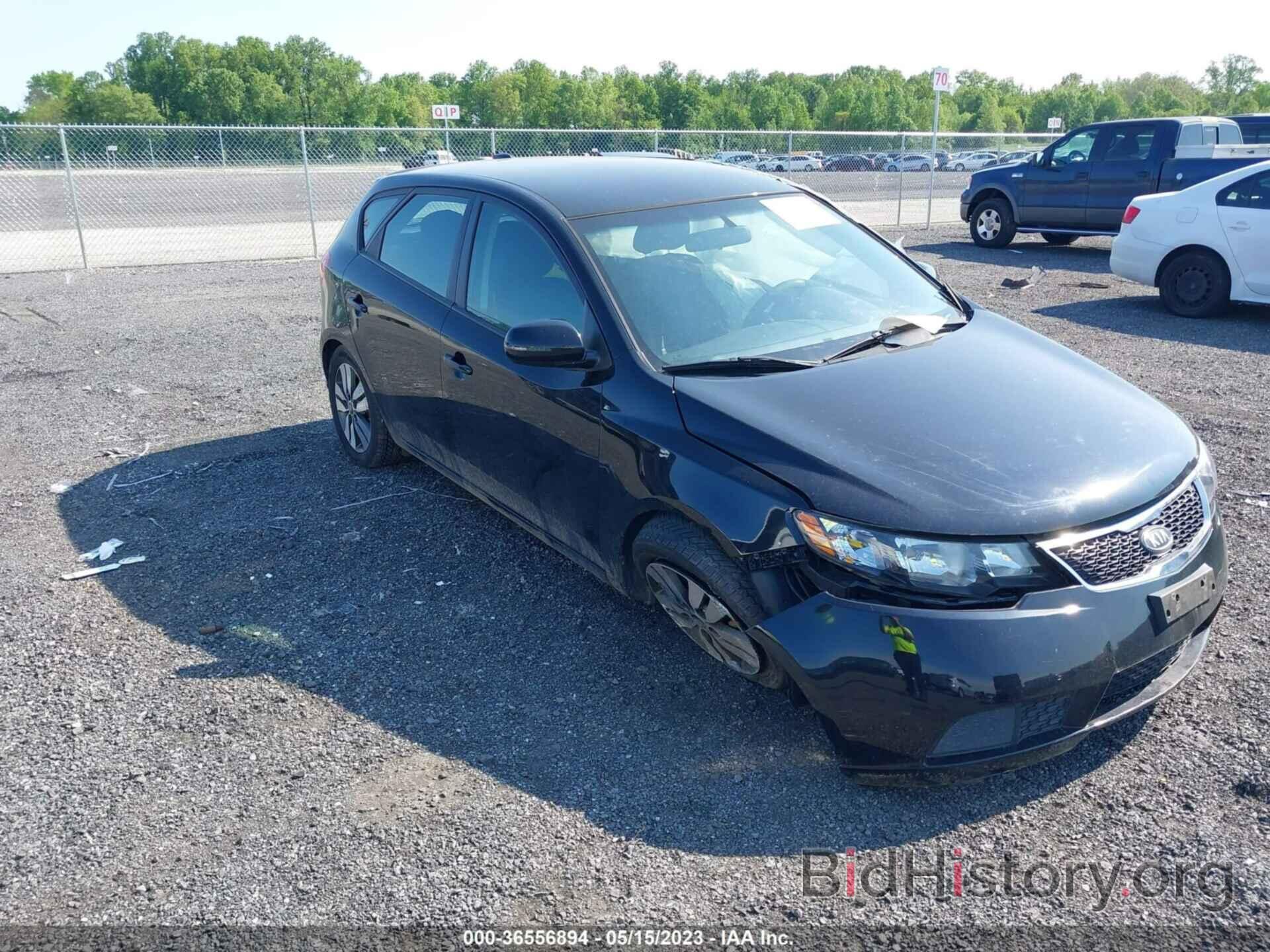 Photo KNAFU5A24D5728163 - KIA FORTE 5-DOOR 2013