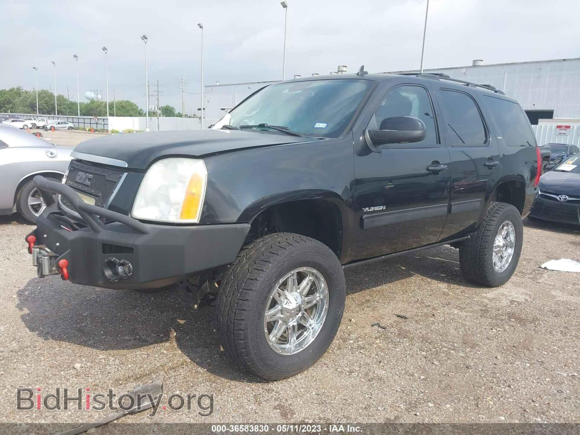 2011 GMC YUKON - VIN: 1GKS2CE04BR394943 - Photo 2